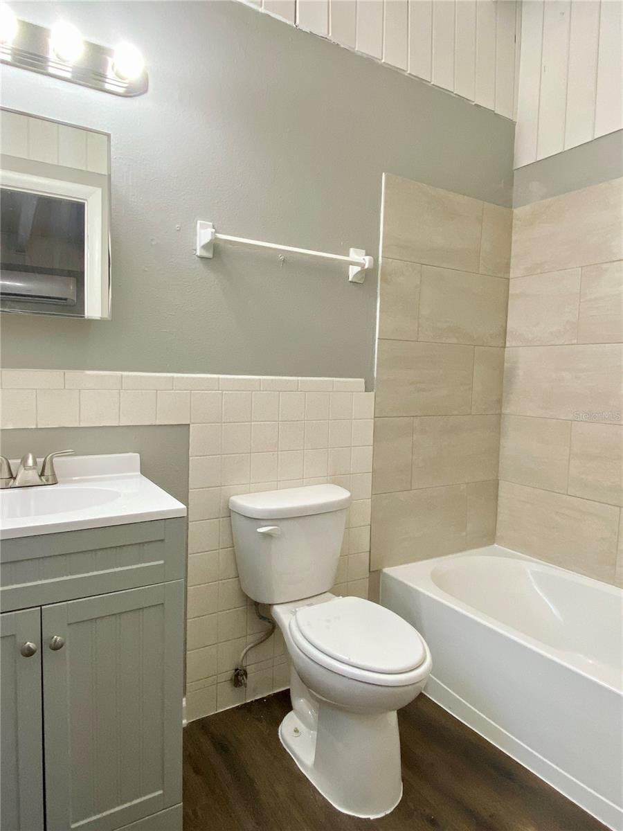 FLOWERS & STUART OAK GROVE S - Residential Income