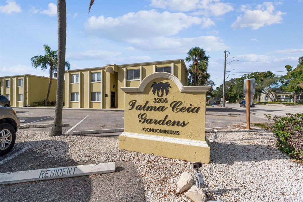 Photo of 3206 W Azeele Street #120, Tampa, FL 33609 (MLS # TB8458169)