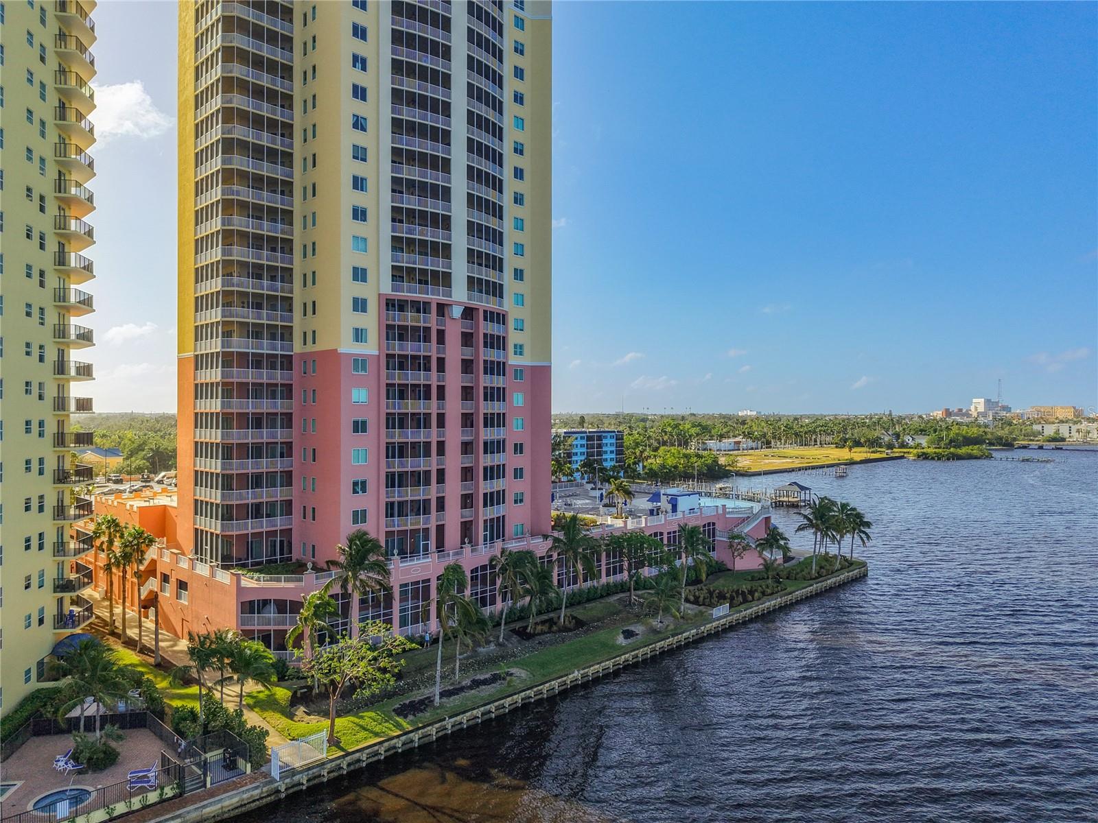 ST TROPEZ - Residential