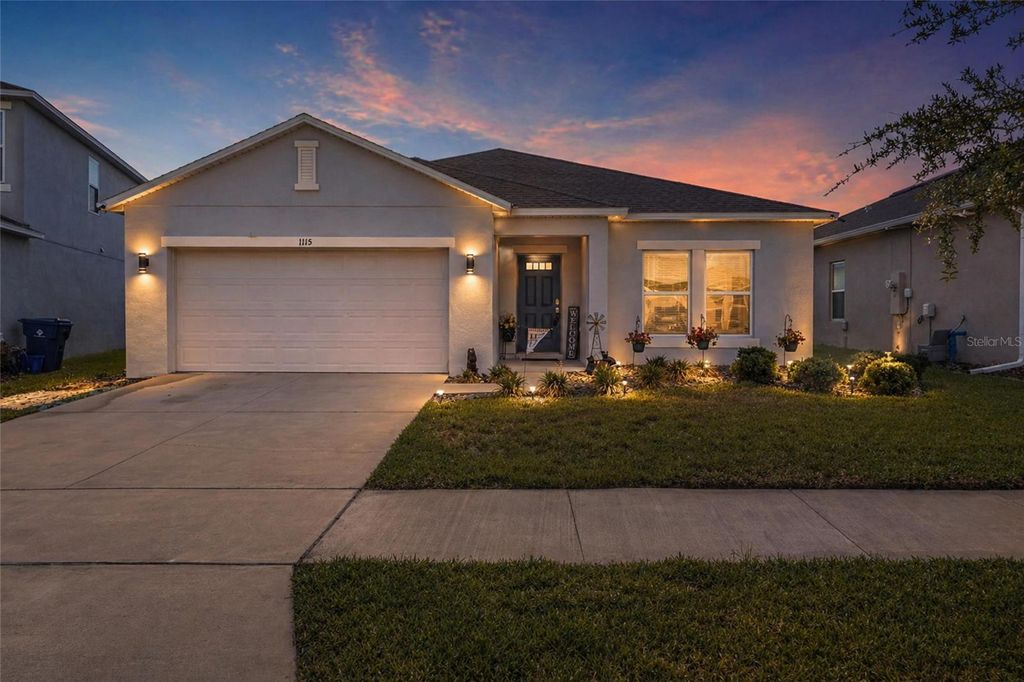 Photo of 1115 Calico Pointe Circle, Groveland, FL 34736 (MLS # G5111736)