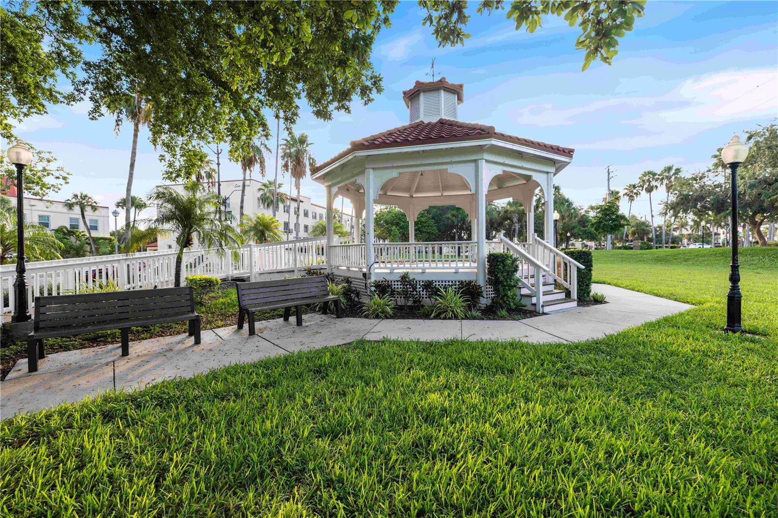 SOUTH VENICE - Residential