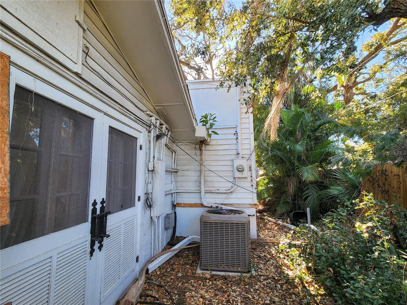 SOUTH VENICE - Residential