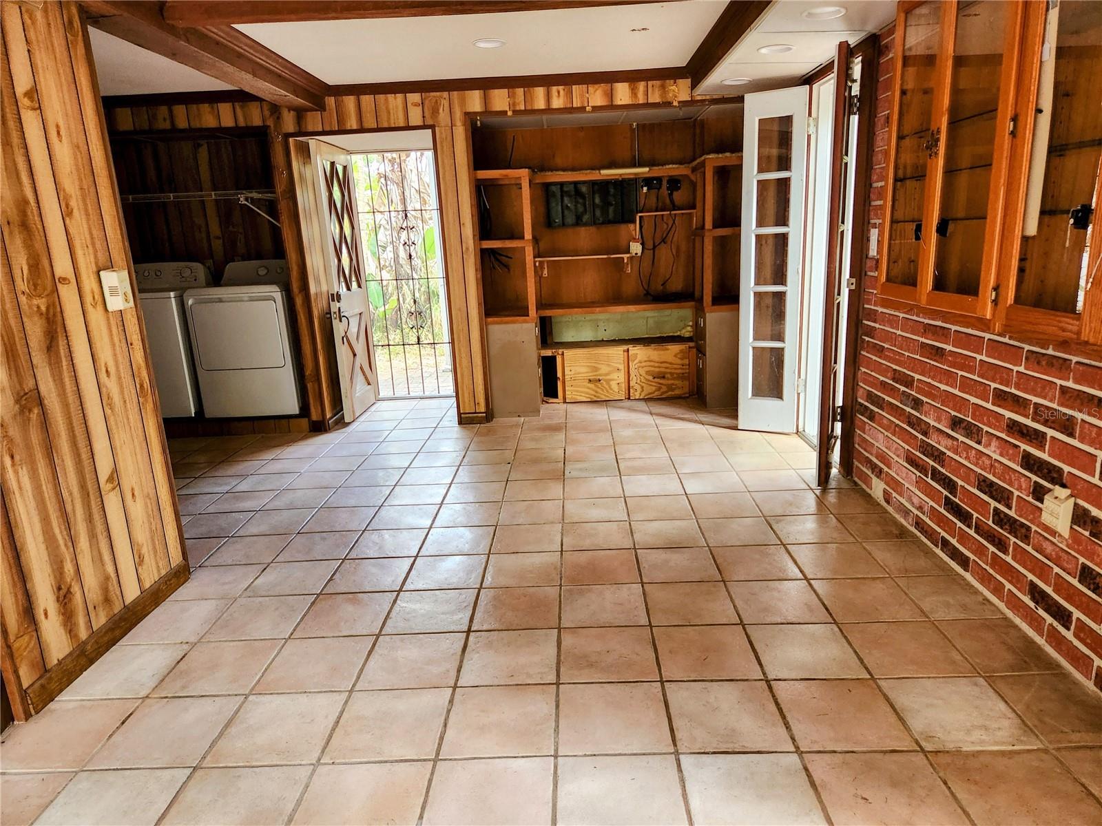 SOUTH VENICE - Residential