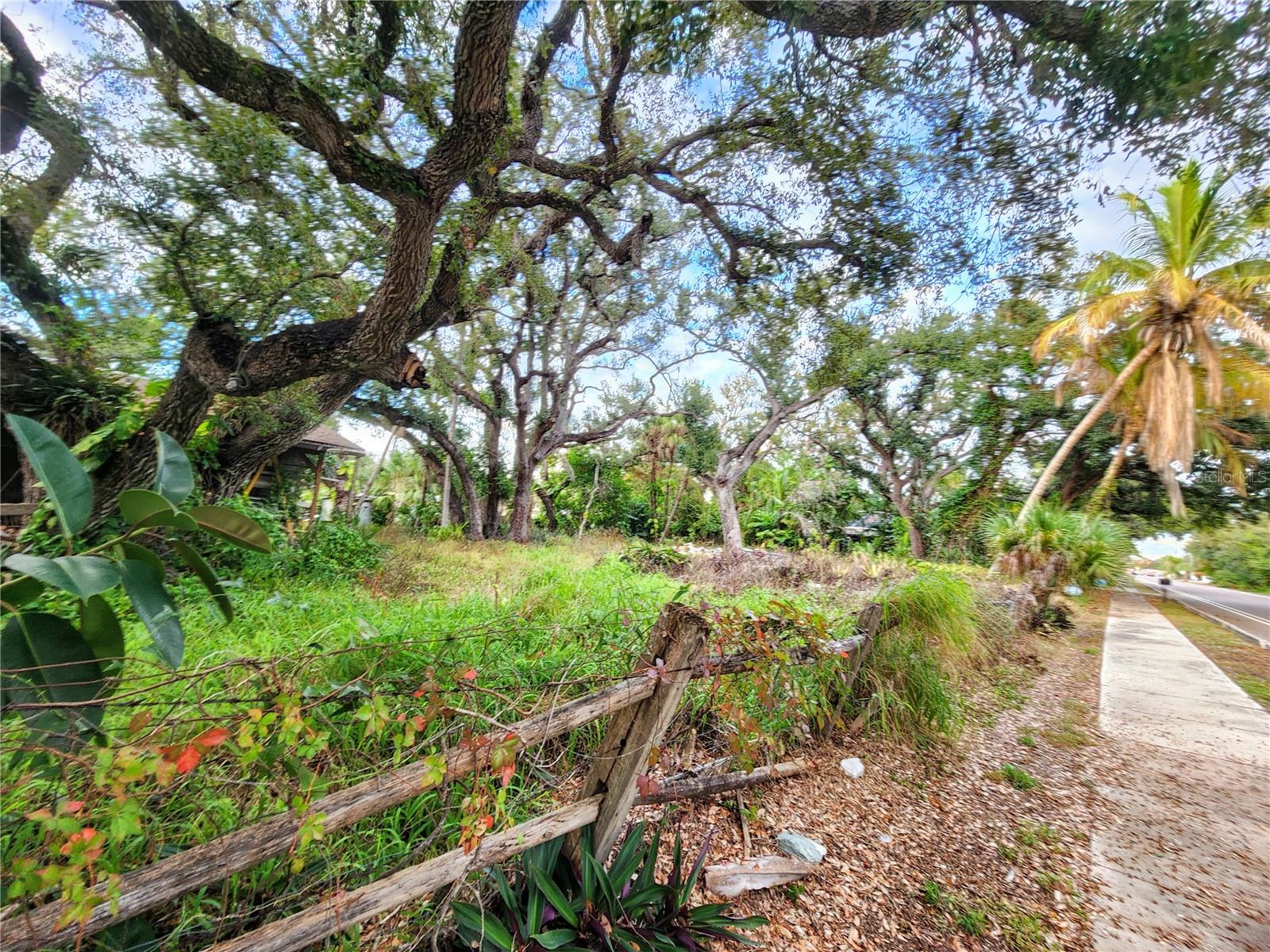 SOUTH VENICE - Residential