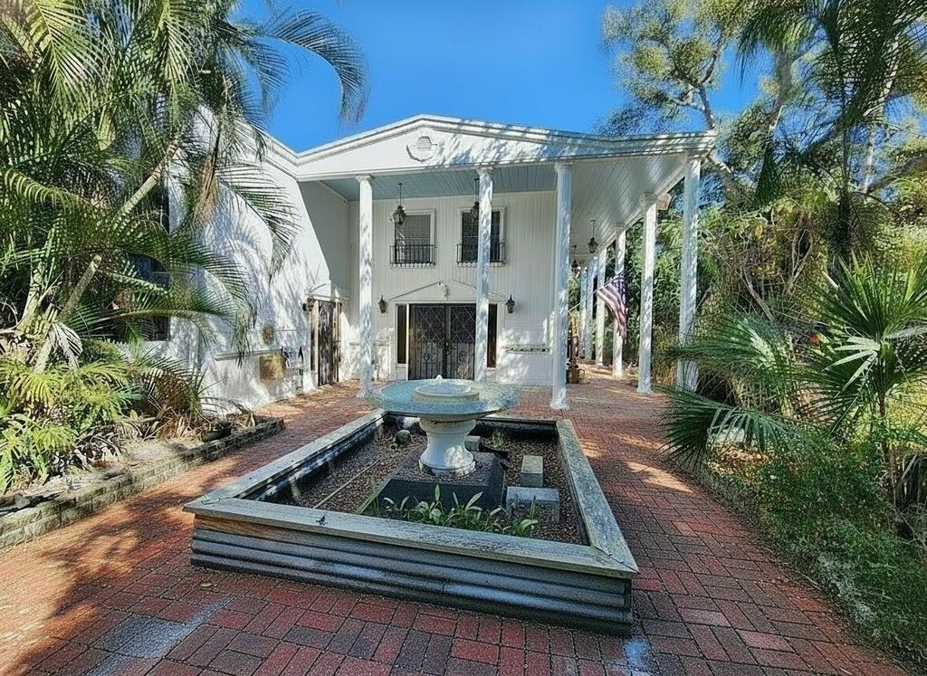 Photo of 286 Shamrock Drive, Venice, FL 34293 (MLS # N6141807)