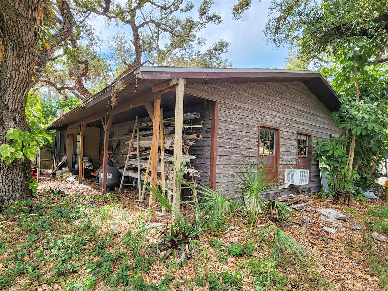 SOUTH VENICE - Residential