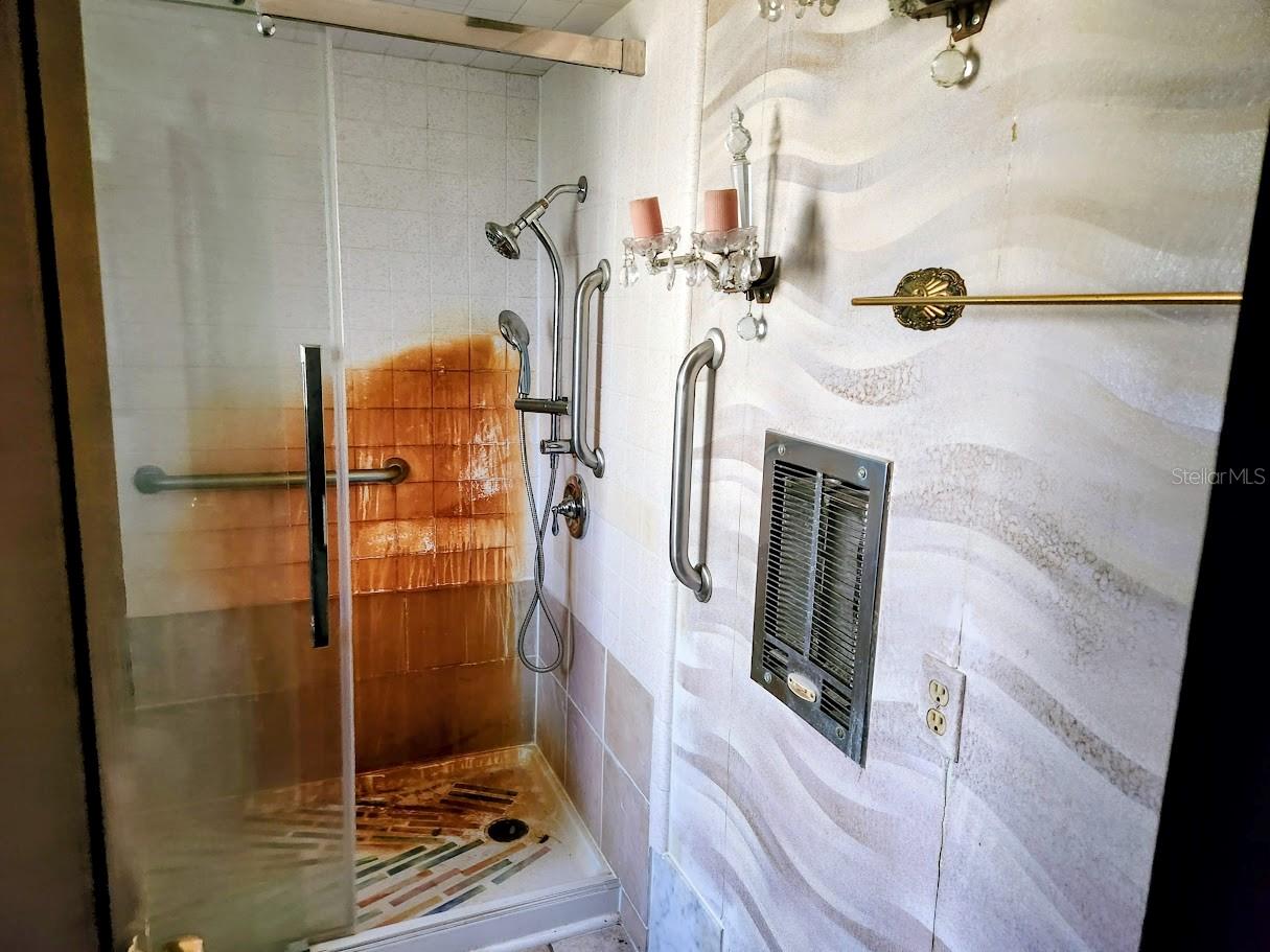 SOUTH VENICE - Residential