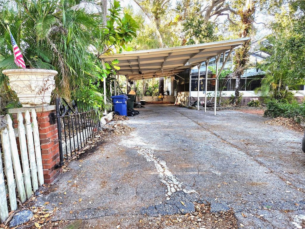 Photo of 286 Shamrock Drive, Venice, FL 34293 (MLS # N6141807)