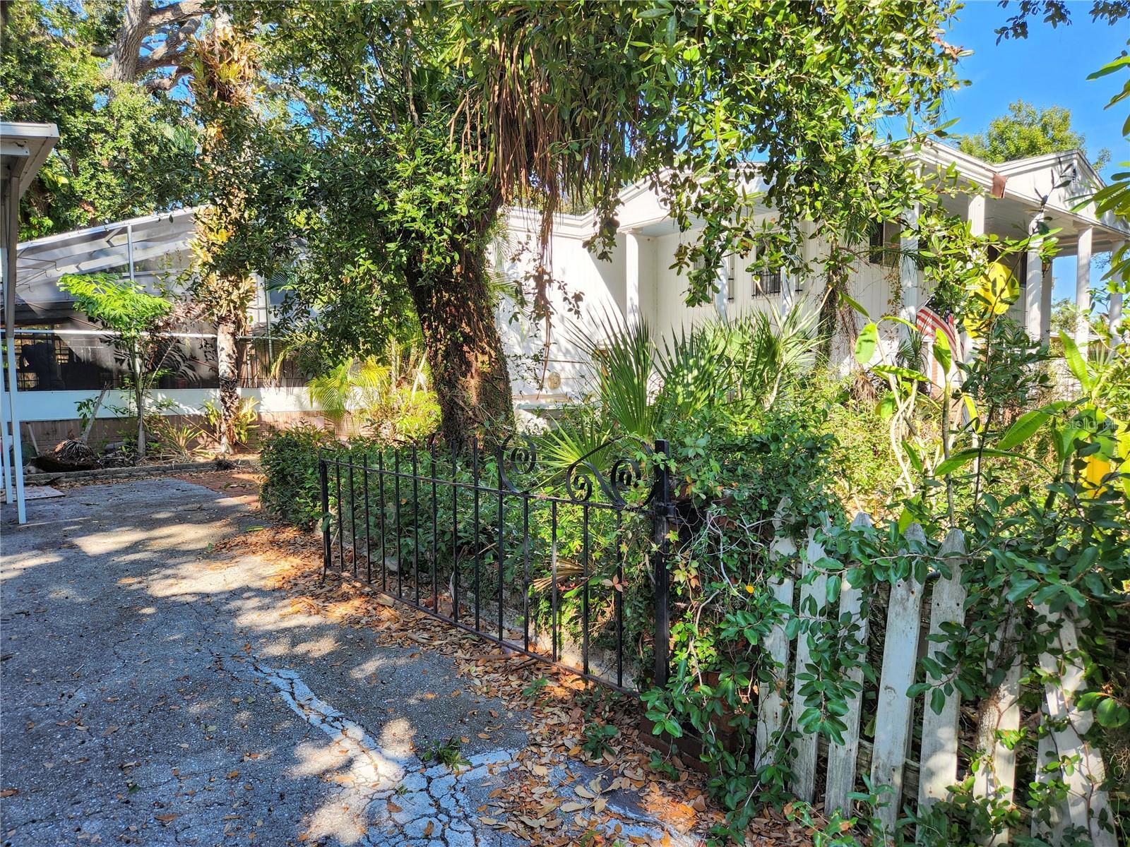 SOUTH VENICE - Residential