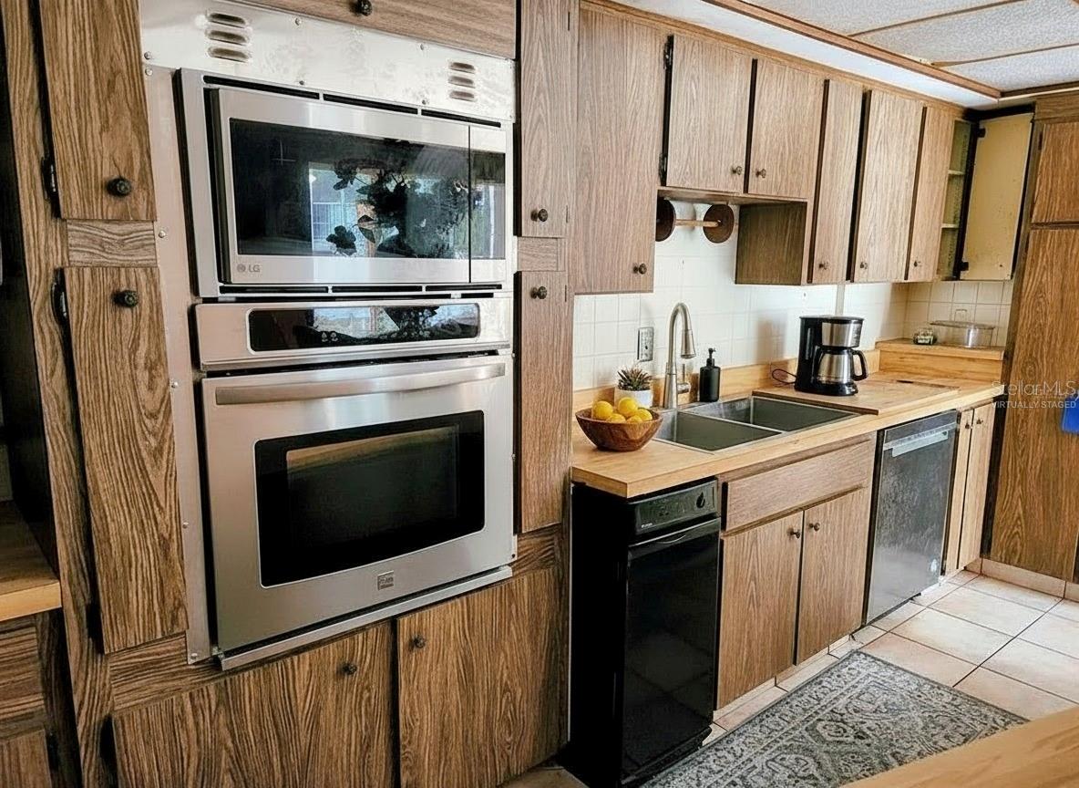 SOUTH VENICE - Residential