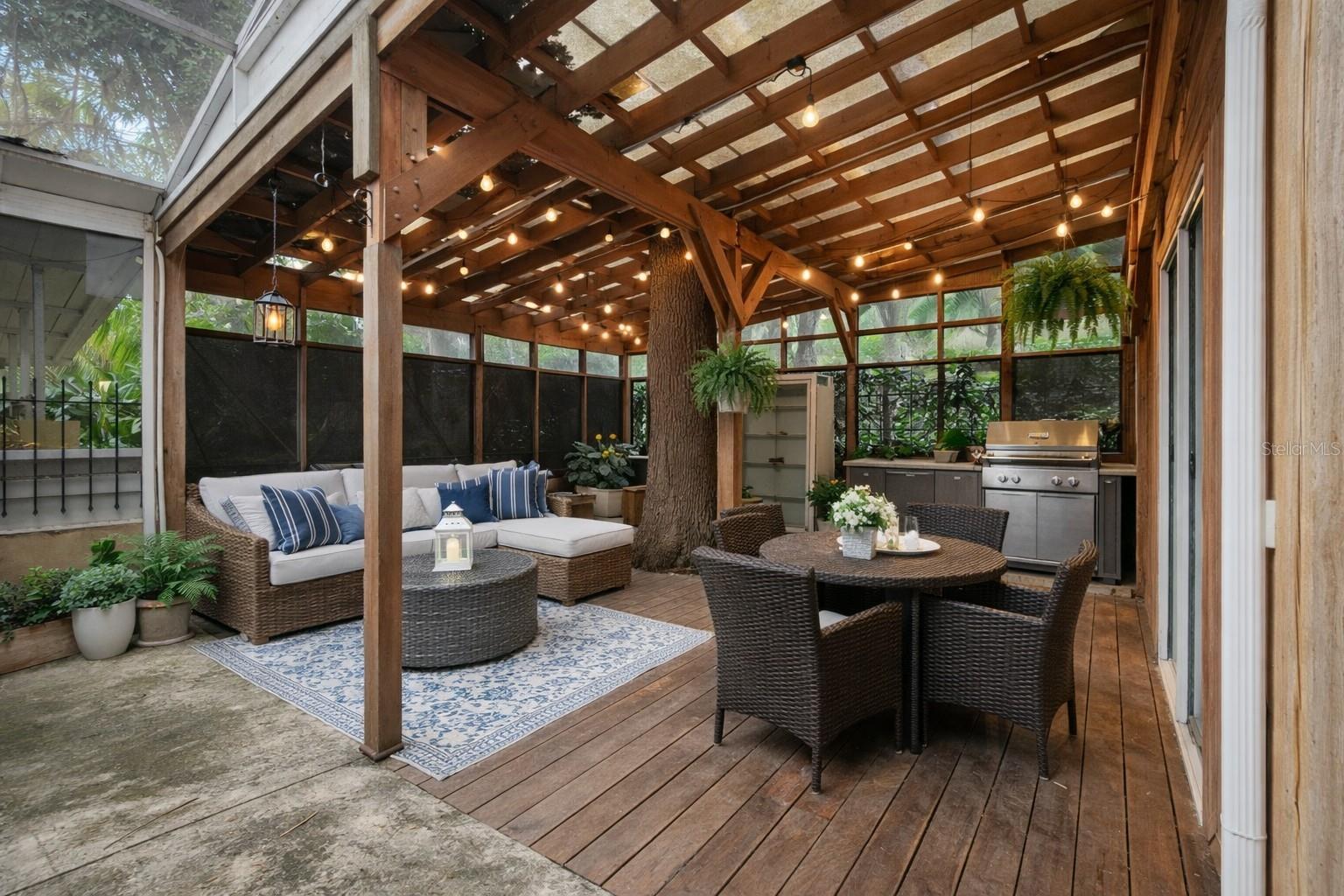 SOUTH VENICE - Residential