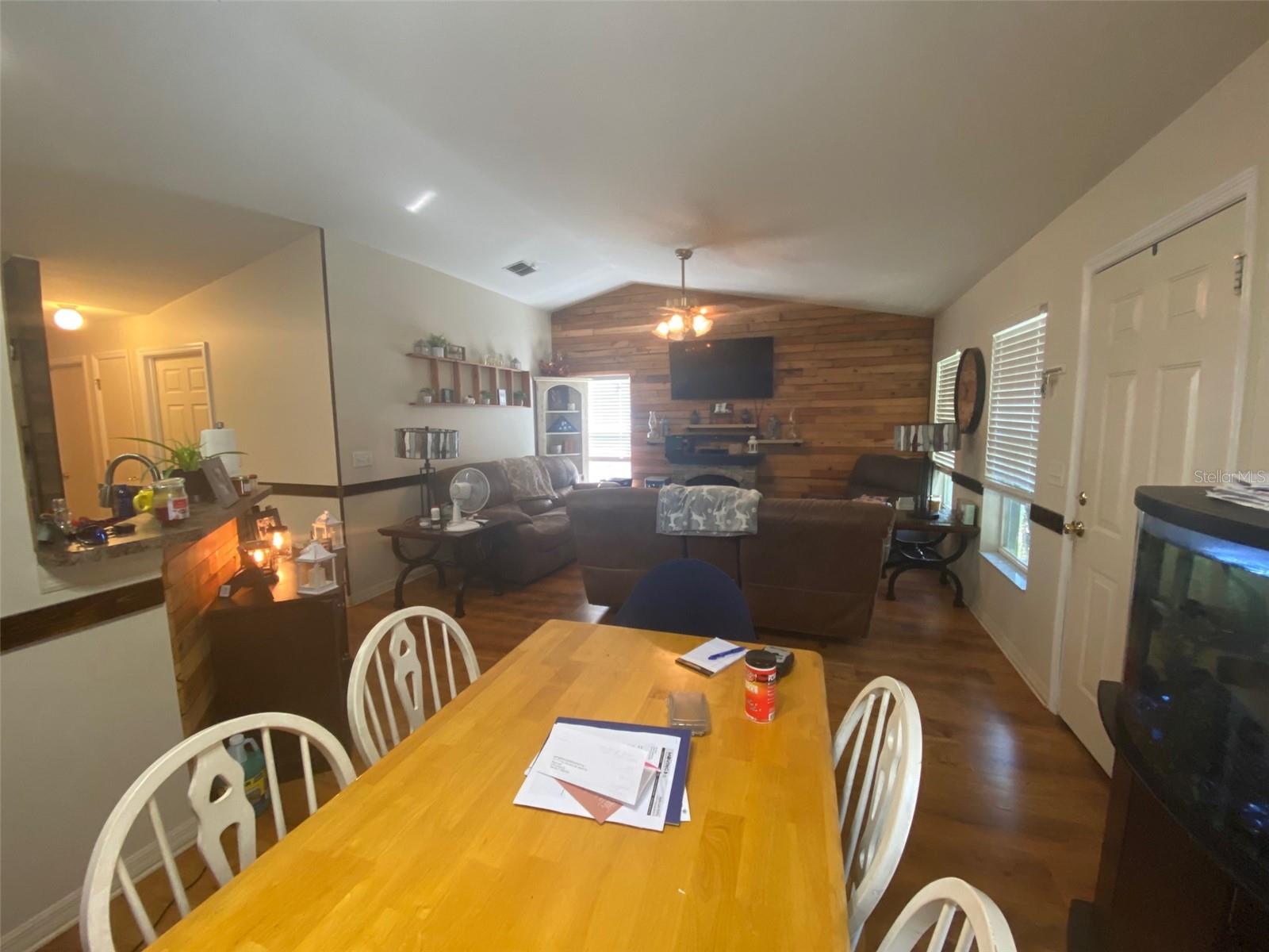 1504 E CALHOUN STREET