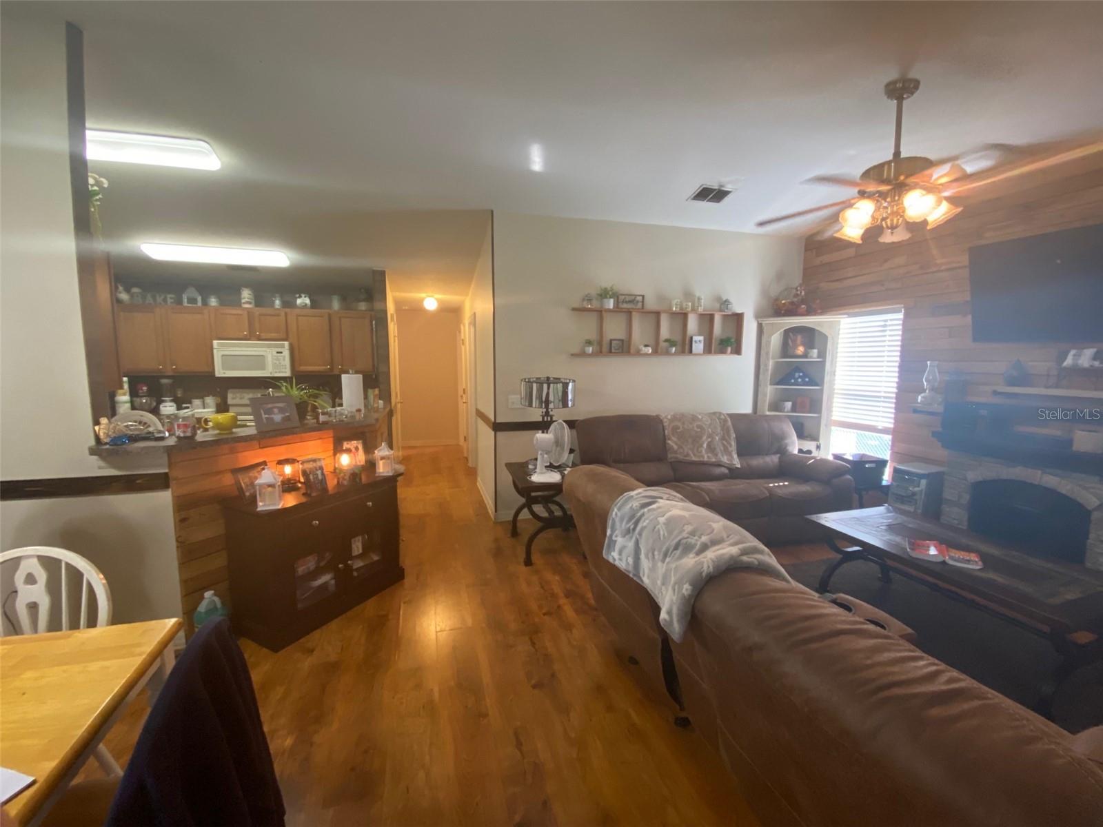 1504 E CALHOUN STREET