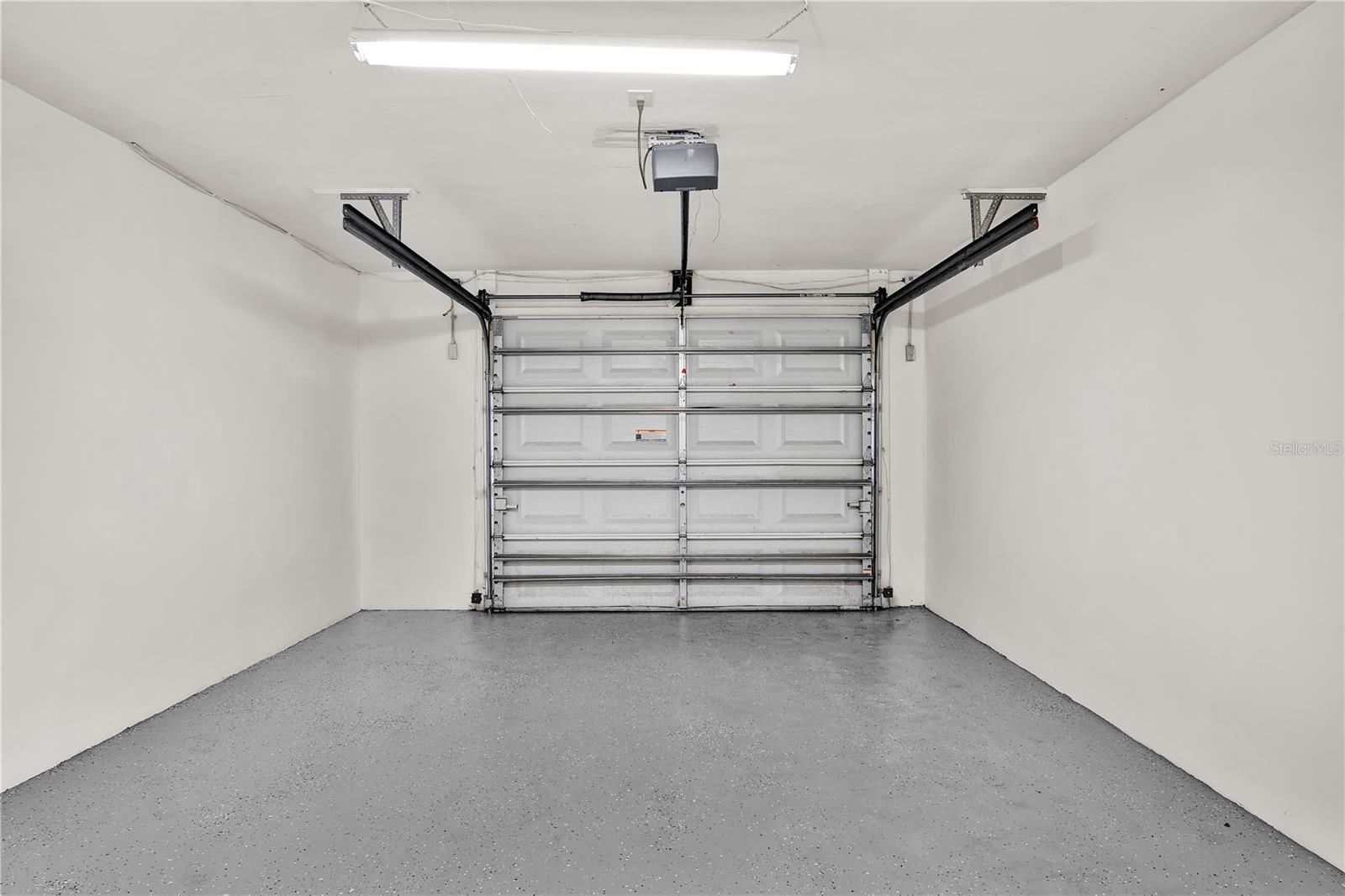 LARGO LAKE VILLAS - Residential