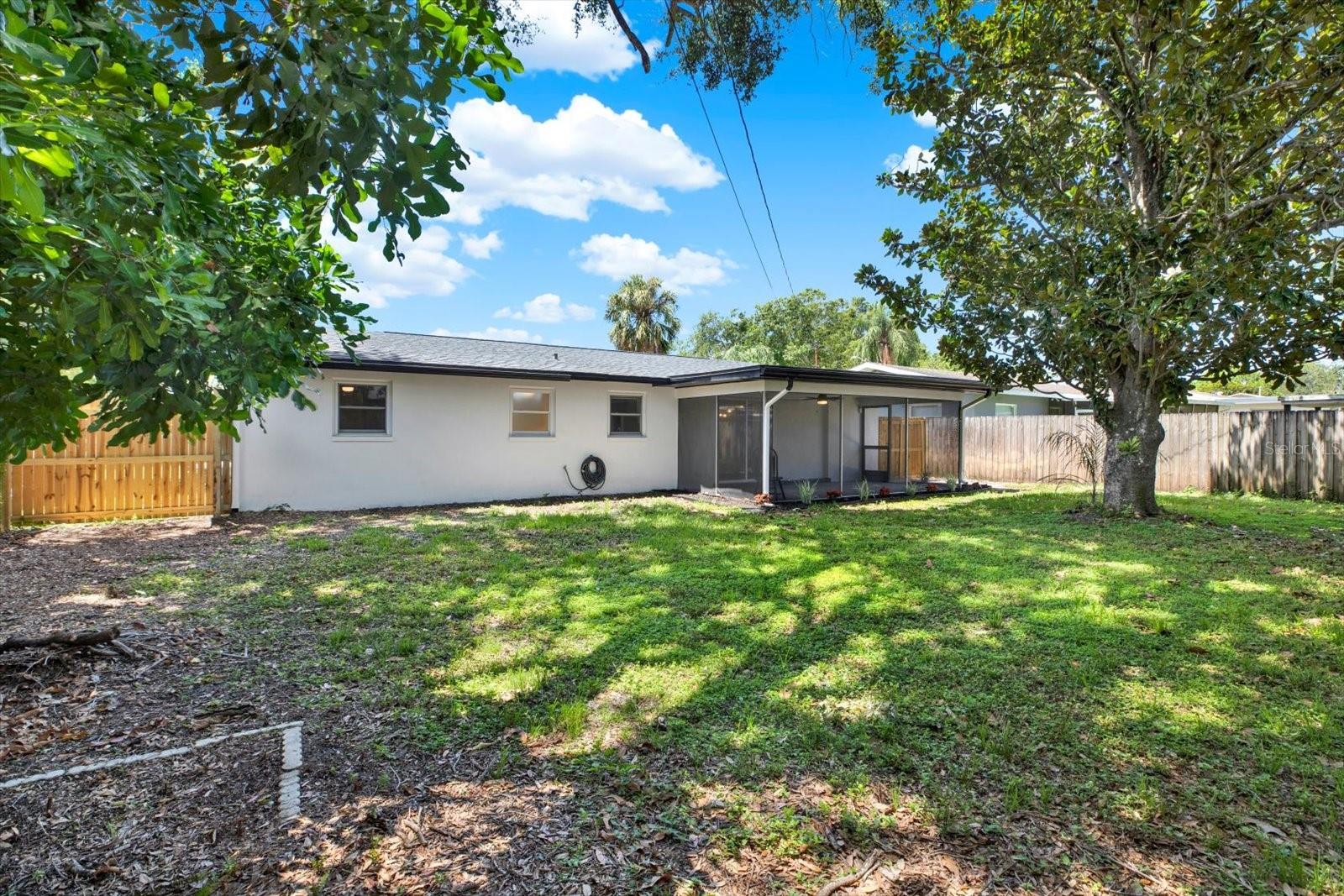 LARGO LAKE VILLAS - Residential