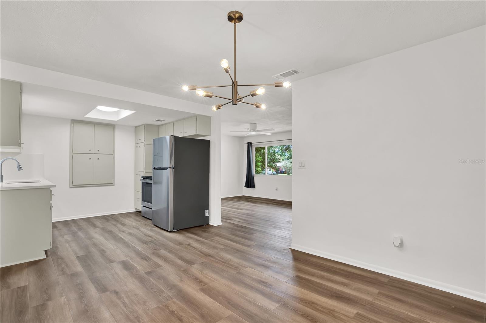 LARGO LAKE VILLAS - Residential