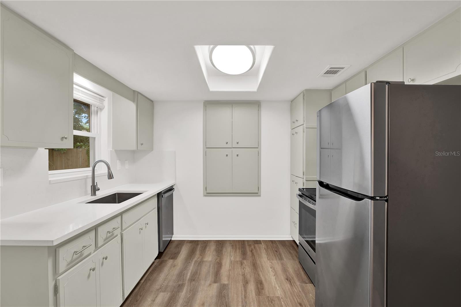 LARGO LAKE VILLAS - Residential