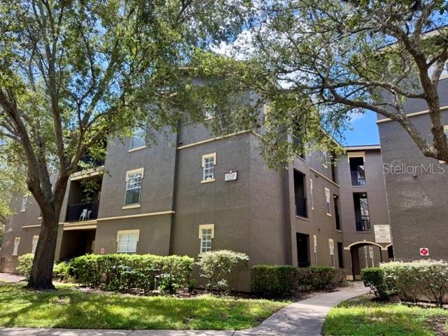 Welcome to Notting Hill at Lake Mary, a beautifully maintained community located right off of I-4 and minutes from shopping, dining, and entertainment. This 1 Bedroom, 1 Bath condo WITH LOFT features wood floors throughout and an open-concept layout designed for both comfort and functionality. The kitchen offers ample cabinet space, granite countertops, and a breakfast bar overlooking the spacious living room, perfect for casual dining or entertaining.
Upstairs, a loft overlooking the living area provides the perfect space for a home office, guest area, or additional lounge. The unit has a laundry closet with washer and dryer. The bathroom features tile flooring, a tub/shower combo, and a large vanity with generous storage.
Enjoy resort-style amenities including a community pool, fitness center, and scenic bike trails. With its convenient location and desirable features, this condo offers the perfect blend of comfort, lifestyle, and accessibility.
