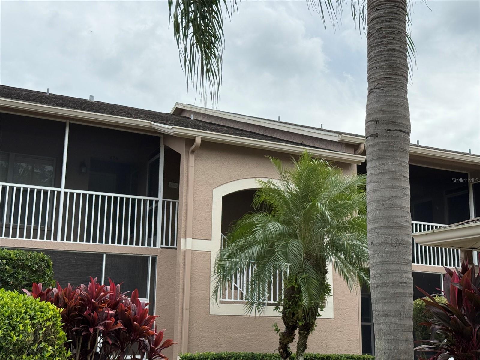 VERANDA 2 AT HERITAGE OAKS - Residential Lease