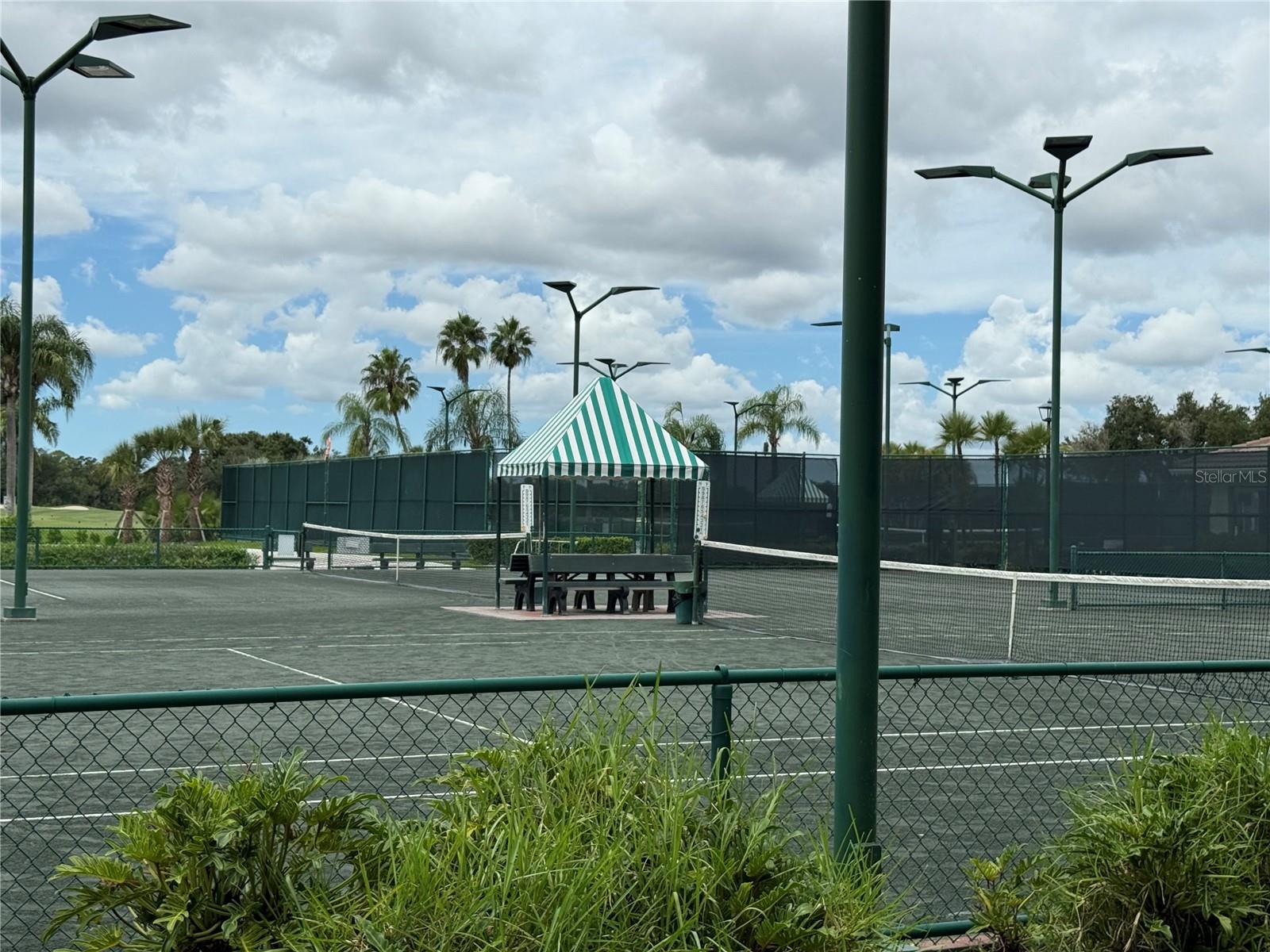 VERANDA 2 AT HERITAGE OAKS - Residential Lease