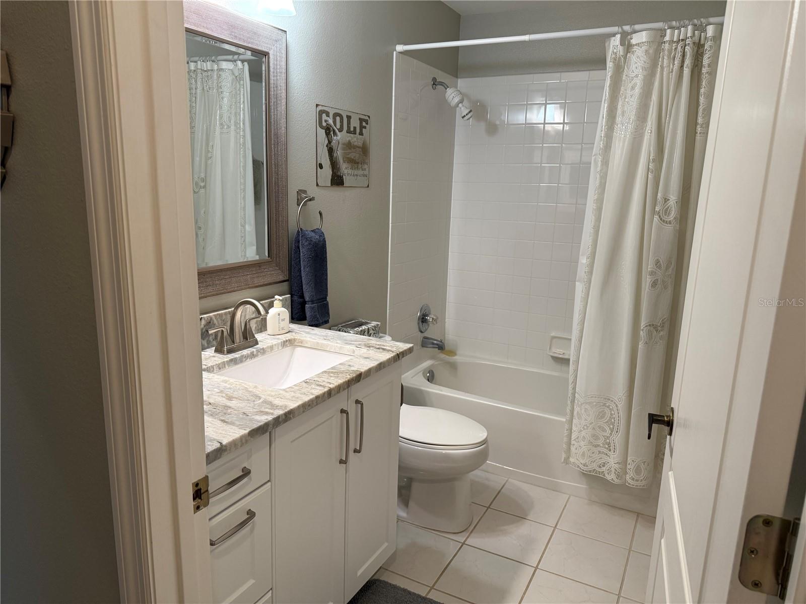 VERANDA 2 AT HERITAGE OAKS - Residential Lease