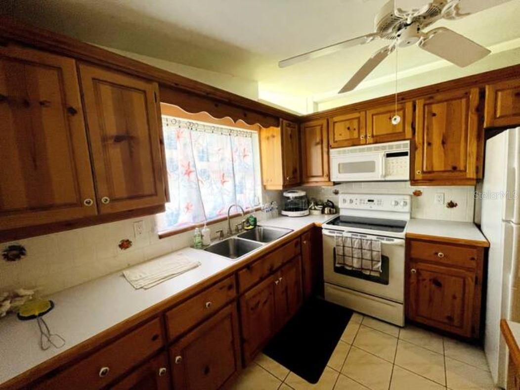 SOUTH GATE RIDGE 04 - Residential Lease