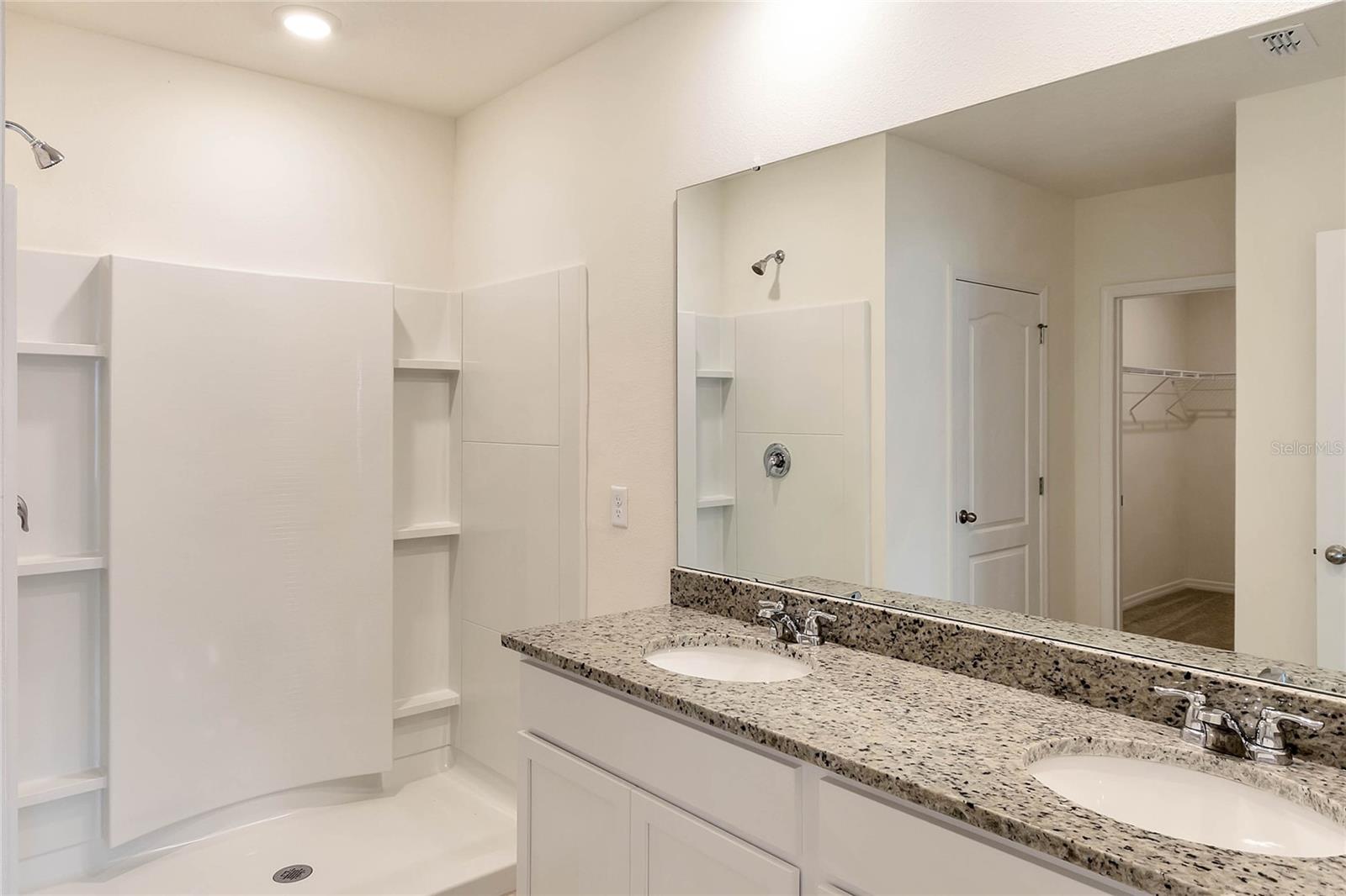 FOREST LAKE PH 1 - Residential Lease