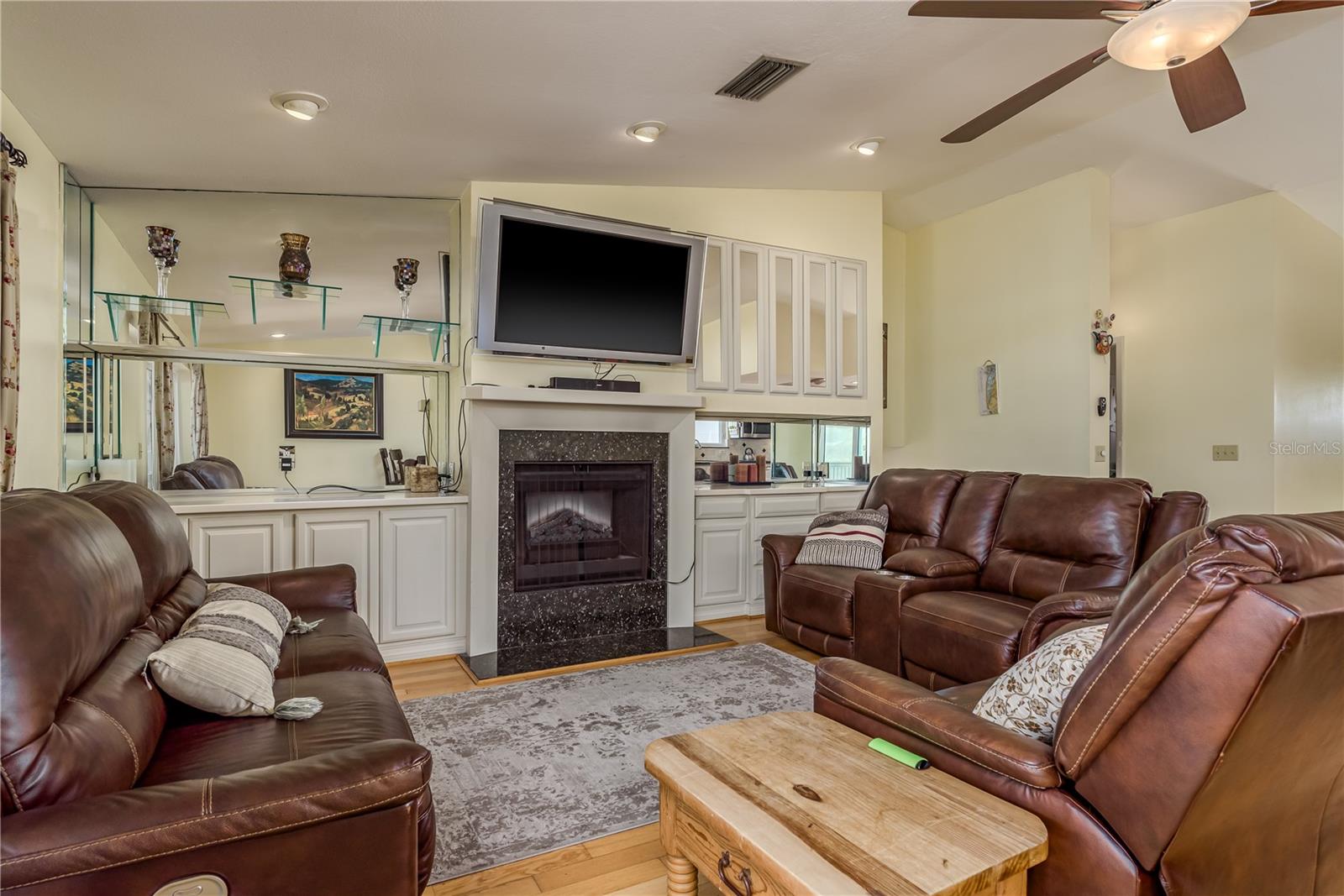 BELLEVUE ESTATES ISLAND 1ST ADD - Residential