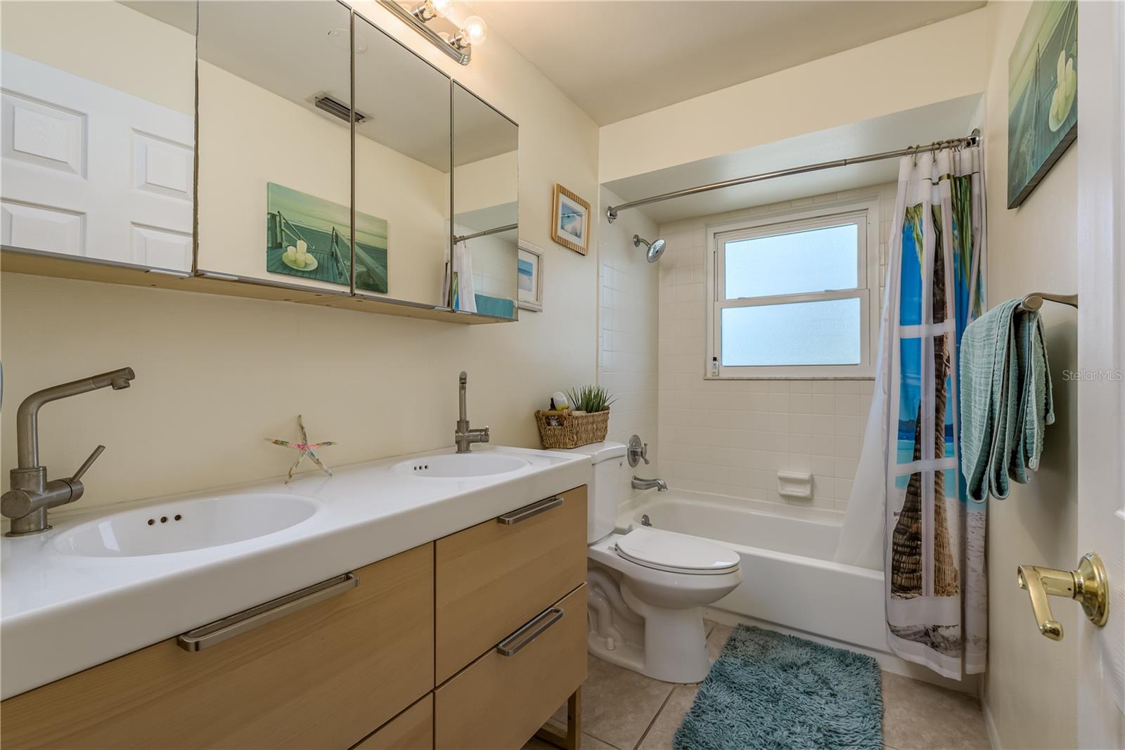 BELLEVUE ESTATES ISLAND 1ST ADD - Residential