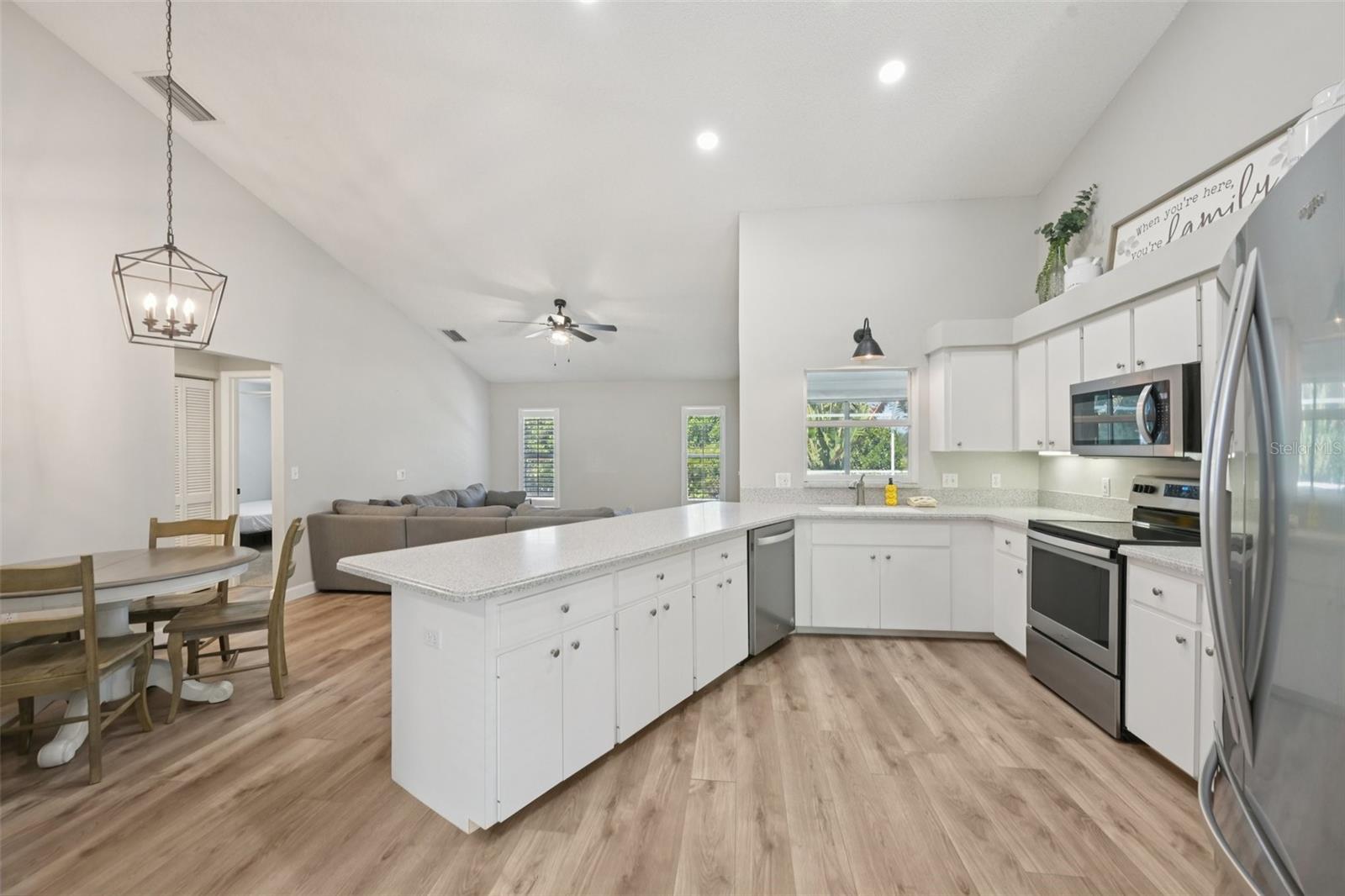 DEER HOLLOW - Residential