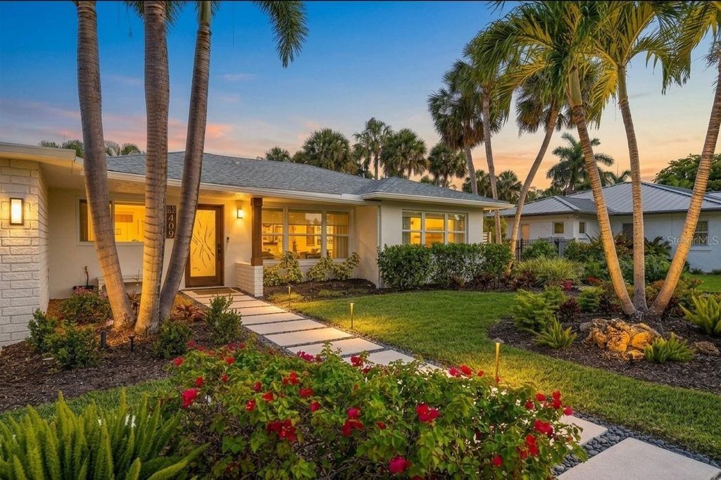 Photo of 409 N Washington Drive, Sarasota, FL 34236 (MLS # A4693984)