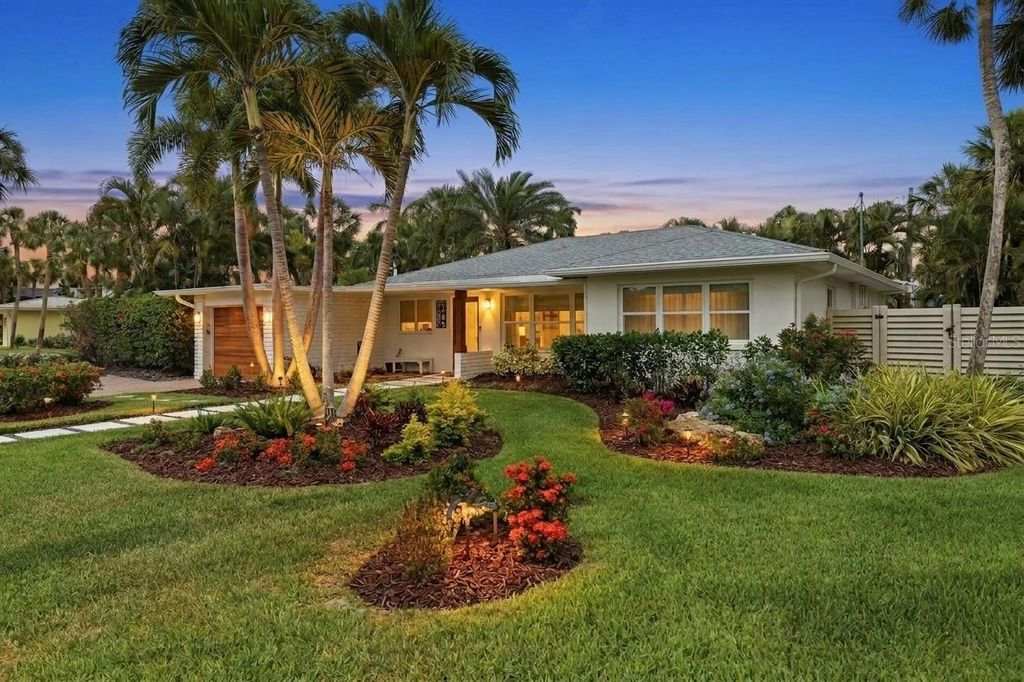 Photo of 409 N Washington Drive, Sarasota, FL 34236 (MLS # A4693984)