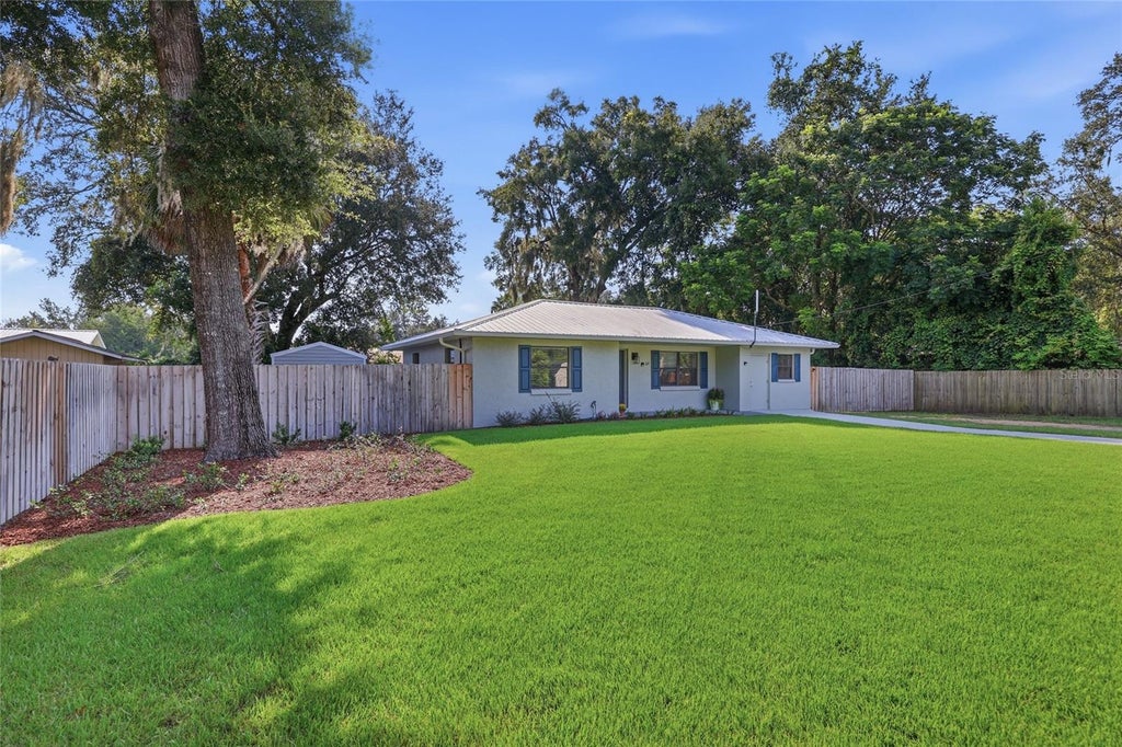 Photo of 115 NE 5th Street, Chiefland, FL 32626 (MLS # GC542945)