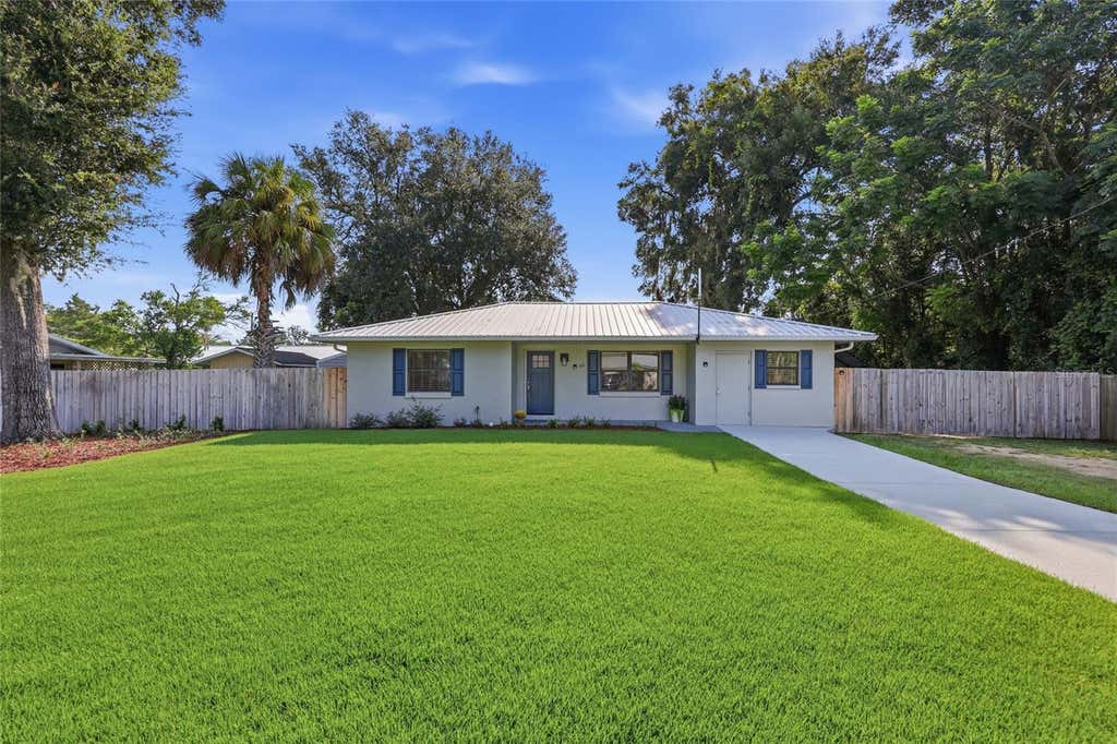 Photo of 115 NE 5th Street, Chiefland, FL 32626 (MLS # GC542945)