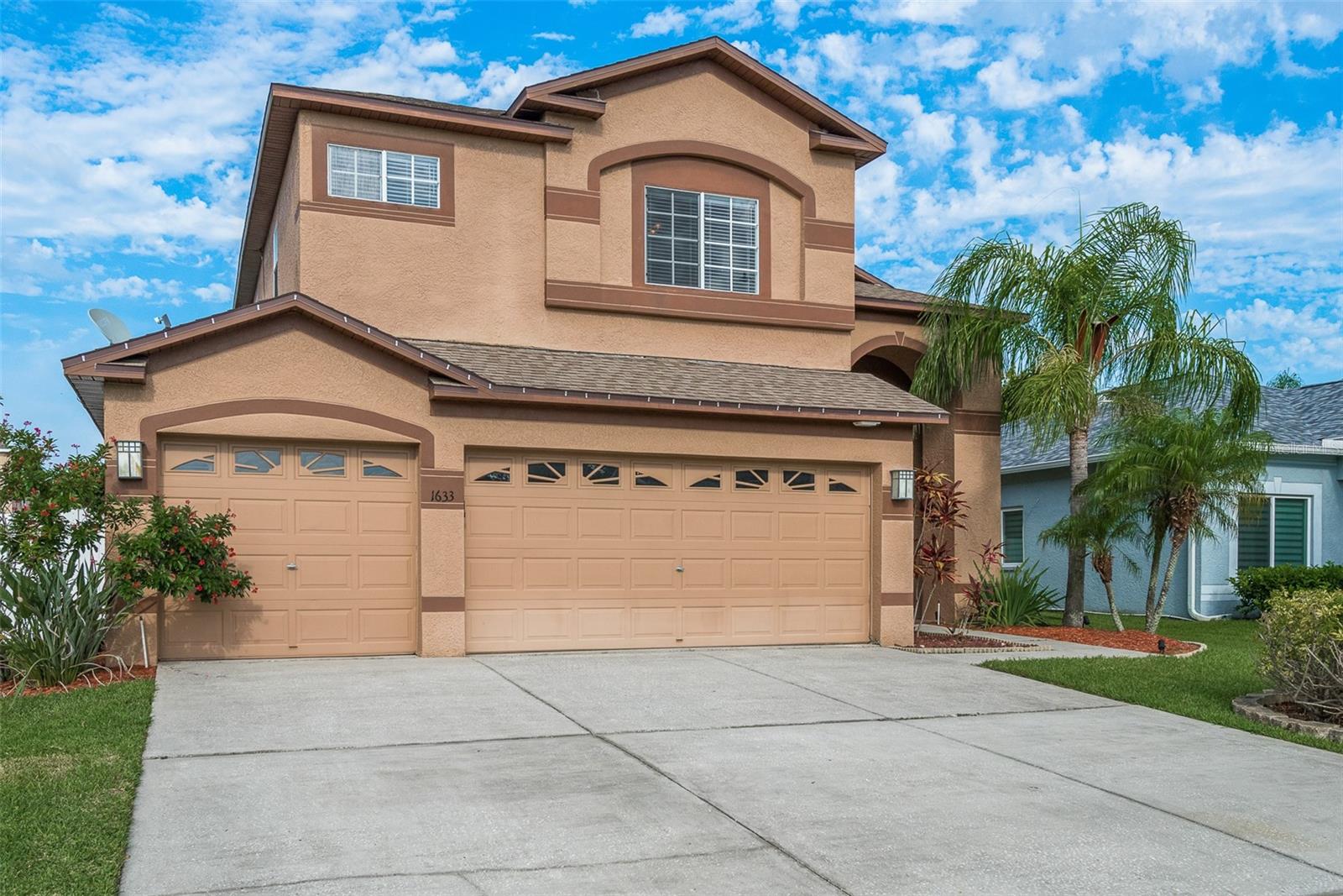 1633 SHADY OAKS DRIVE