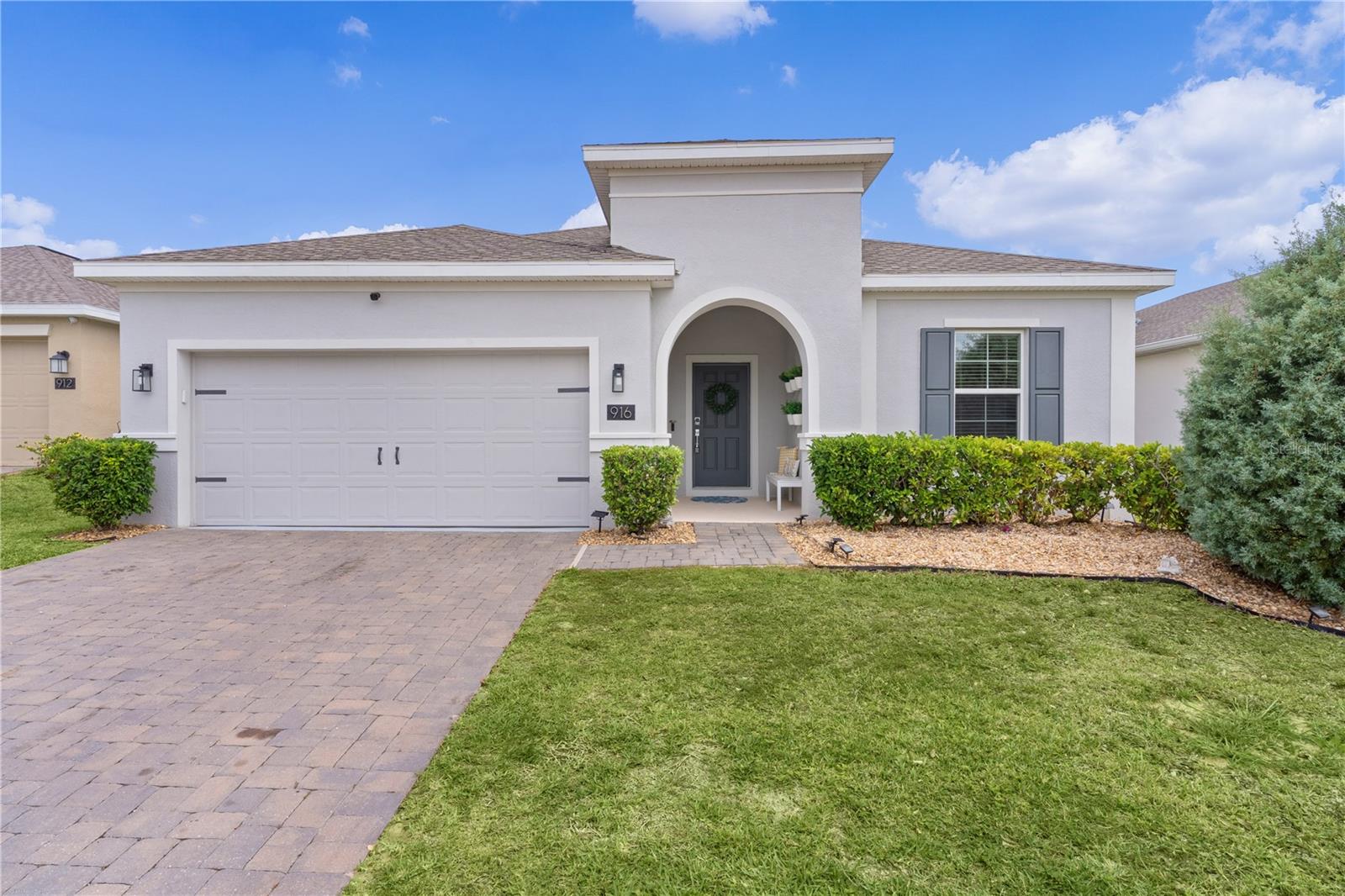 916 CARMILLION COURT