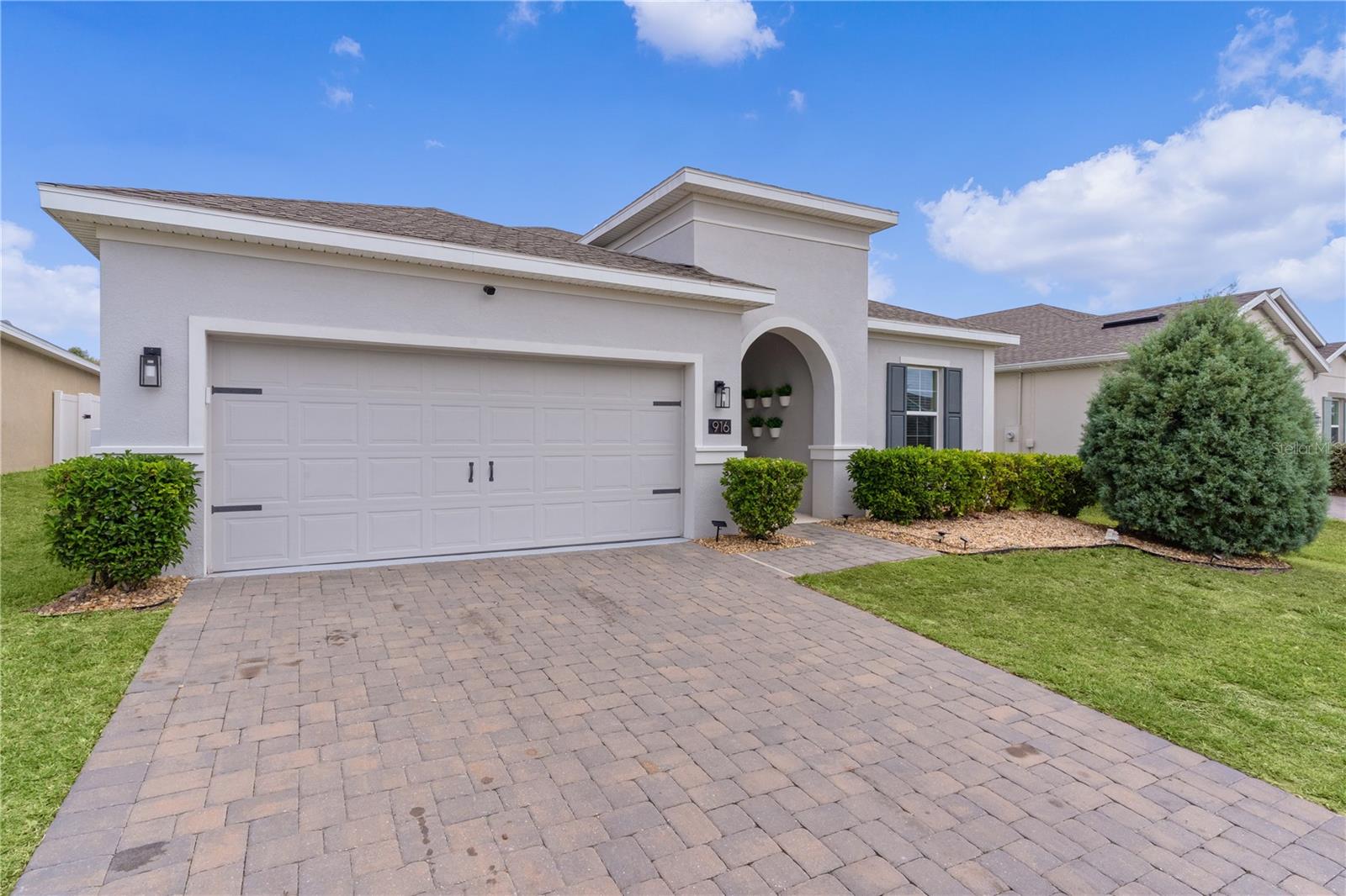 916 CARMILLION COURT