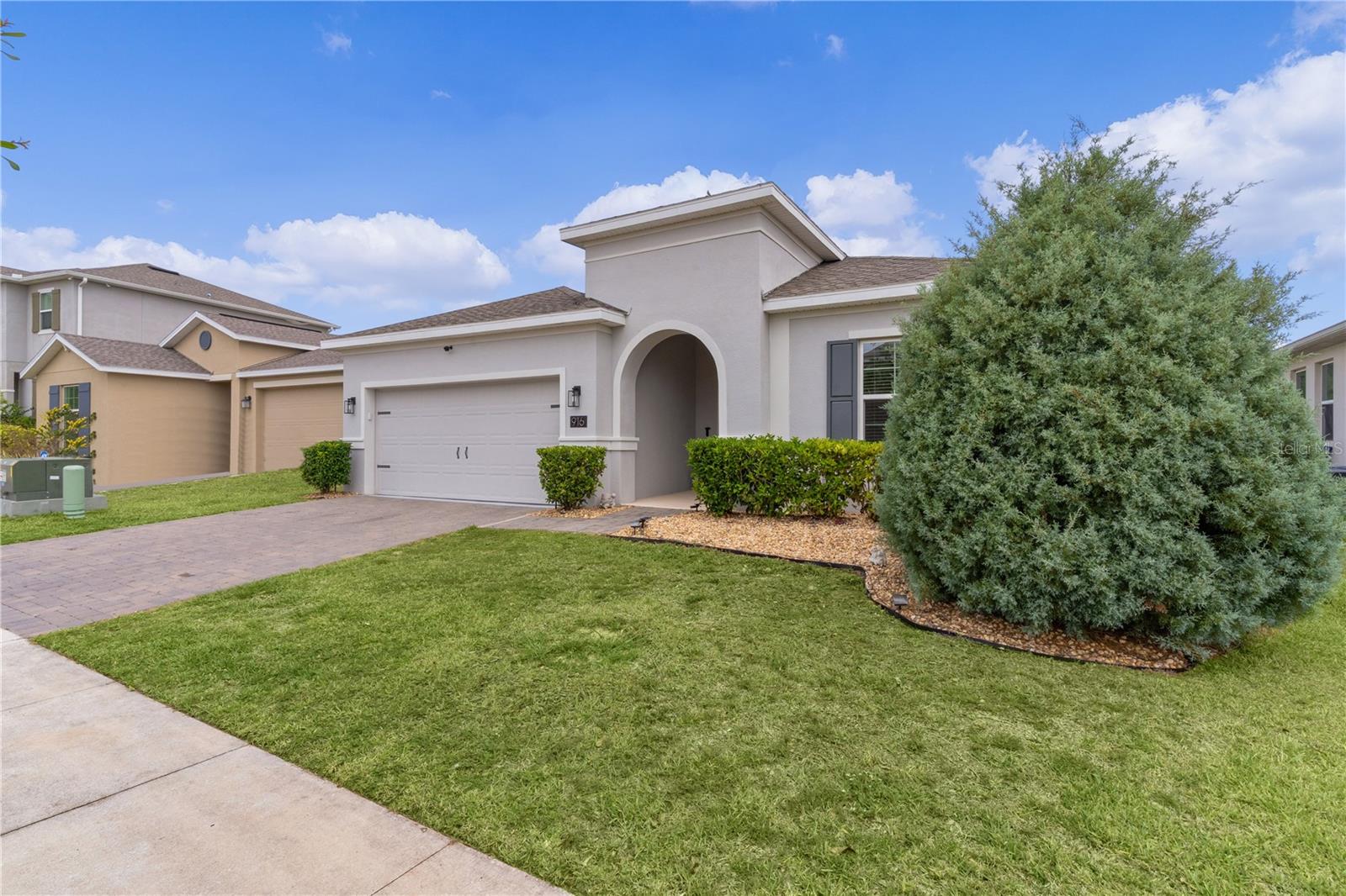 916 CARMILLION COURT