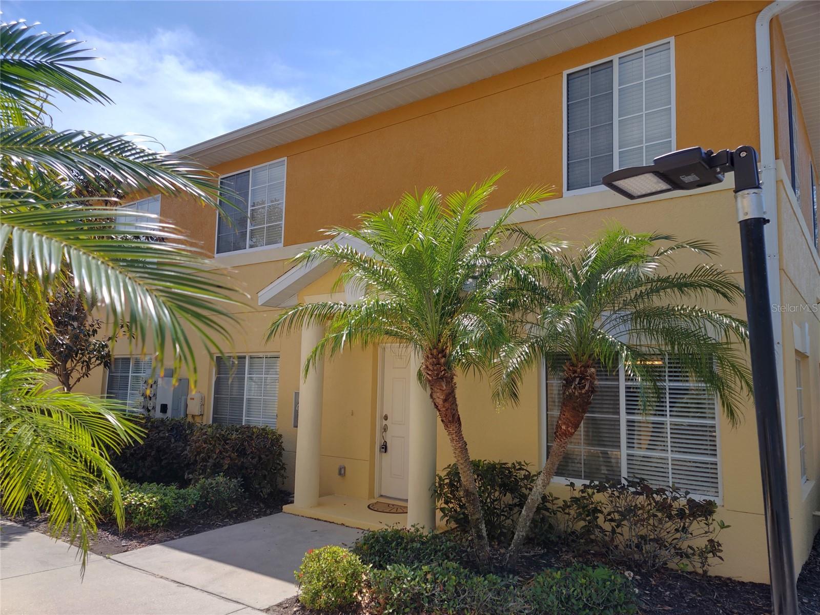 Desirable Stoneywood Cove Community with community pool and assigned parking. Nicely designed as a 3 Bedroom, 2 ½ bath, comfortable two floor plan with ground floor providing the living area, half bath, formal dining and kitchen. The kitchen breakfast bar extends to the dining area with banister stairs leading to the 2nd floor that includes the master bedroom & bath, and two sizable guest bedrooms with a 2nd bath. Extras include a community pool, washer & dryer, water & sewer, and a convenient location to a I-75 / River Rd commute.
~Association: Application & Fee are Required.
~Pets: No, sorry.