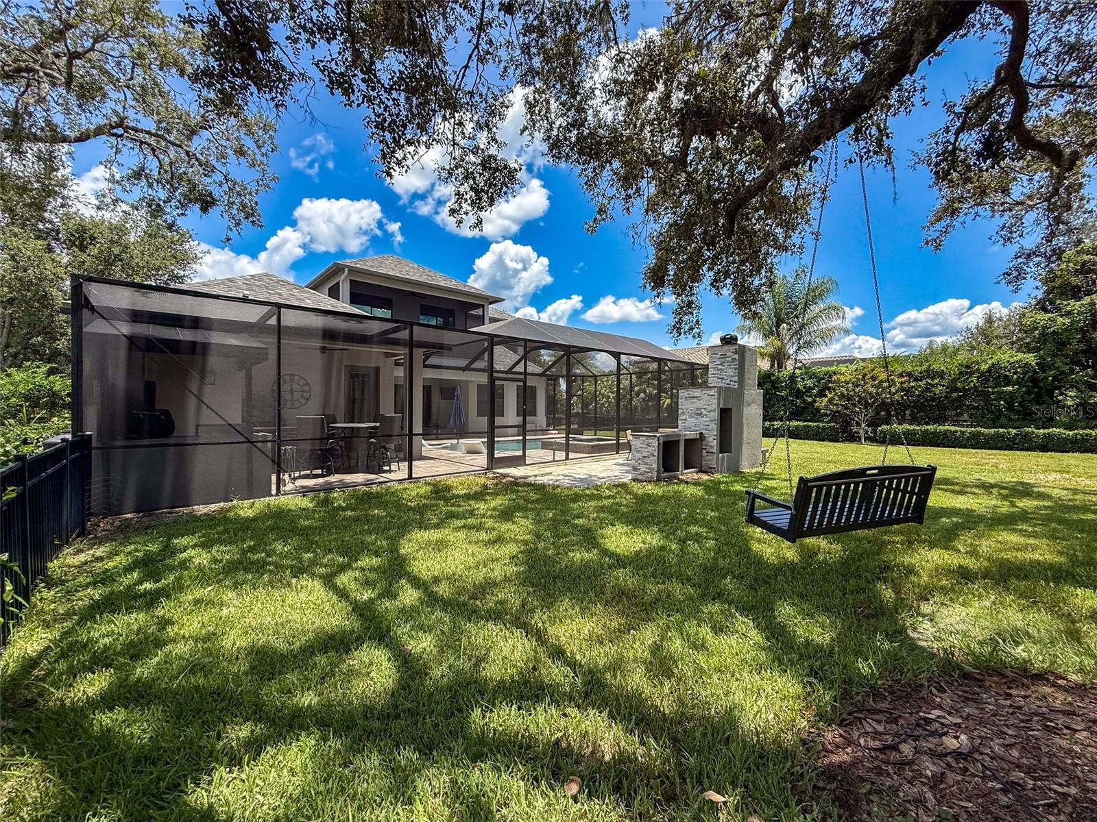 CHAMPIONS CLUB - Residential