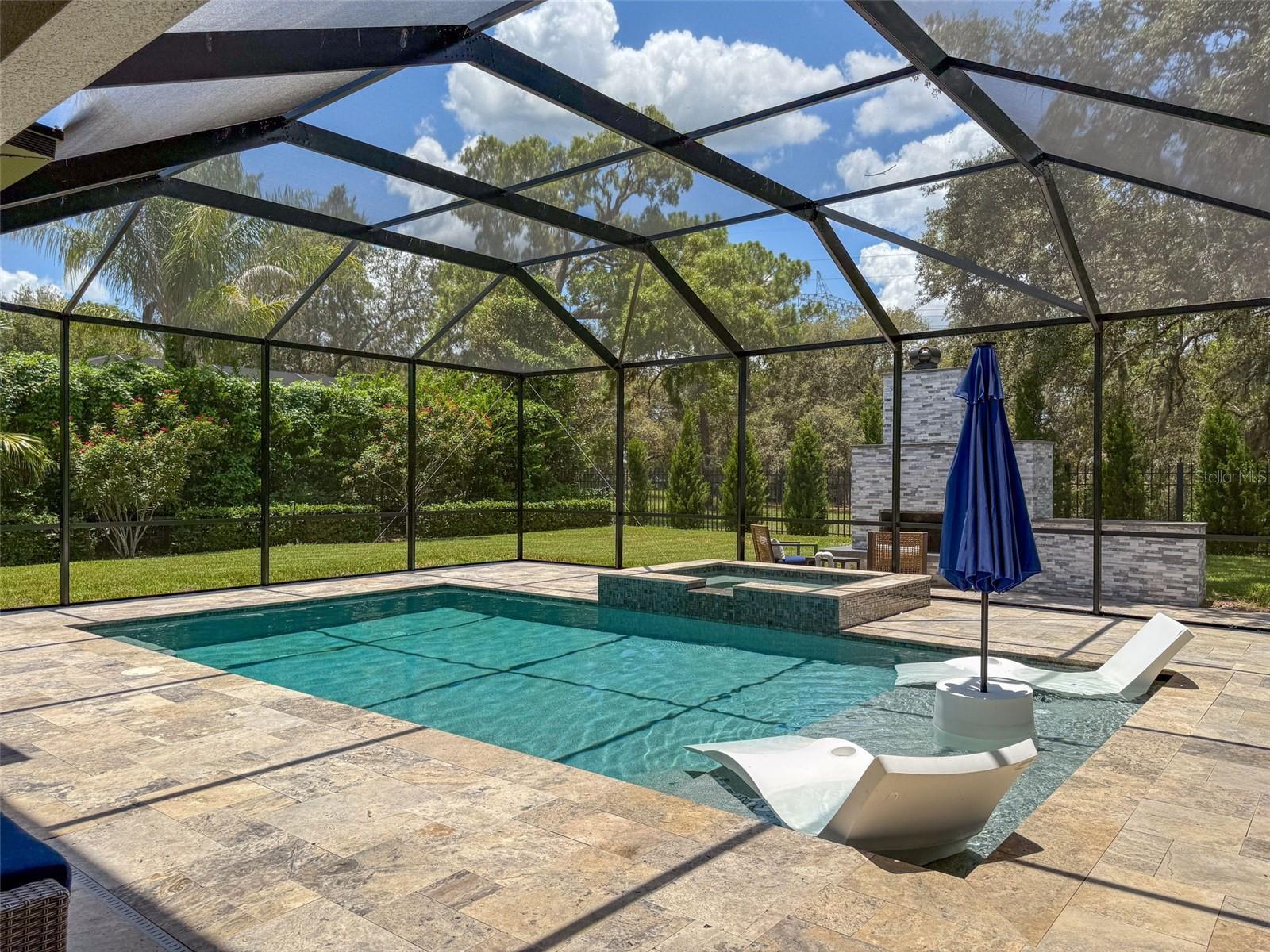 CHAMPIONS CLUB - Residential