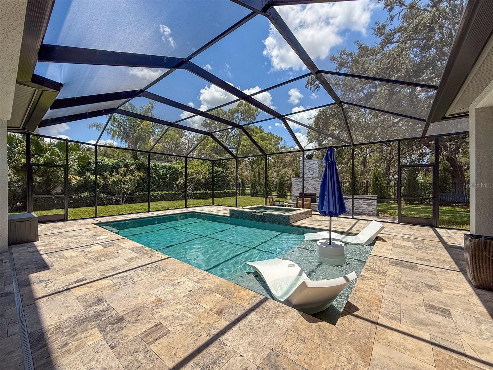 CHAMPIONS CLUB - Residential