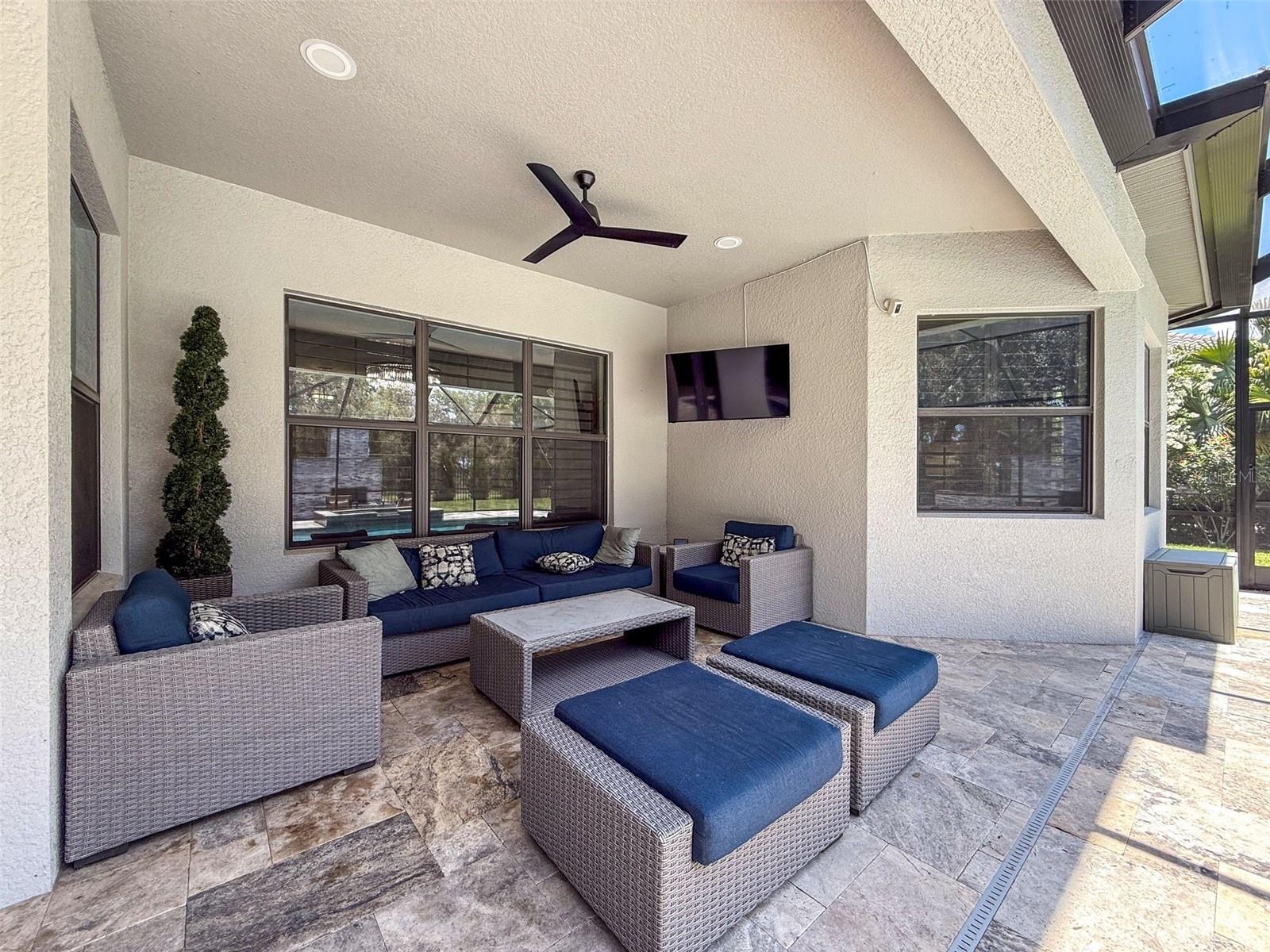 CHAMPIONS CLUB - Residential