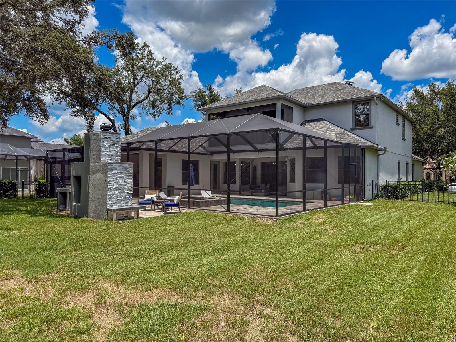 CHAMPIONS CLUB - Residential