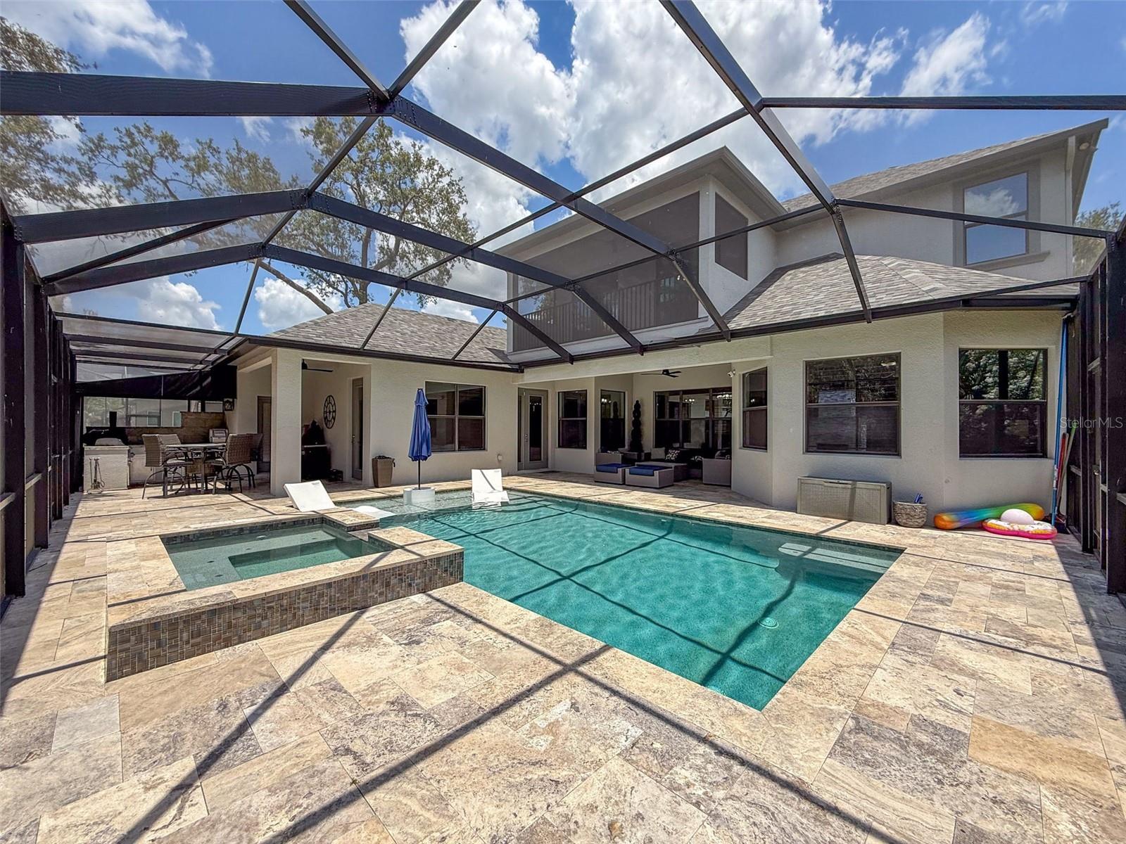 CHAMPIONS CLUB - Residential
