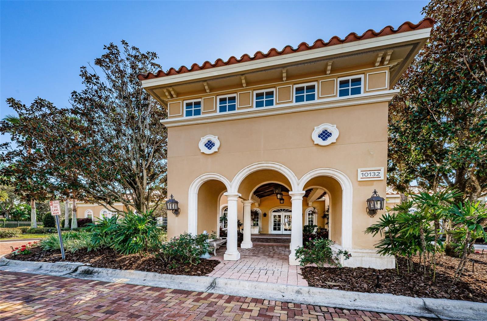 CHAMPIONS CLUB - Residential