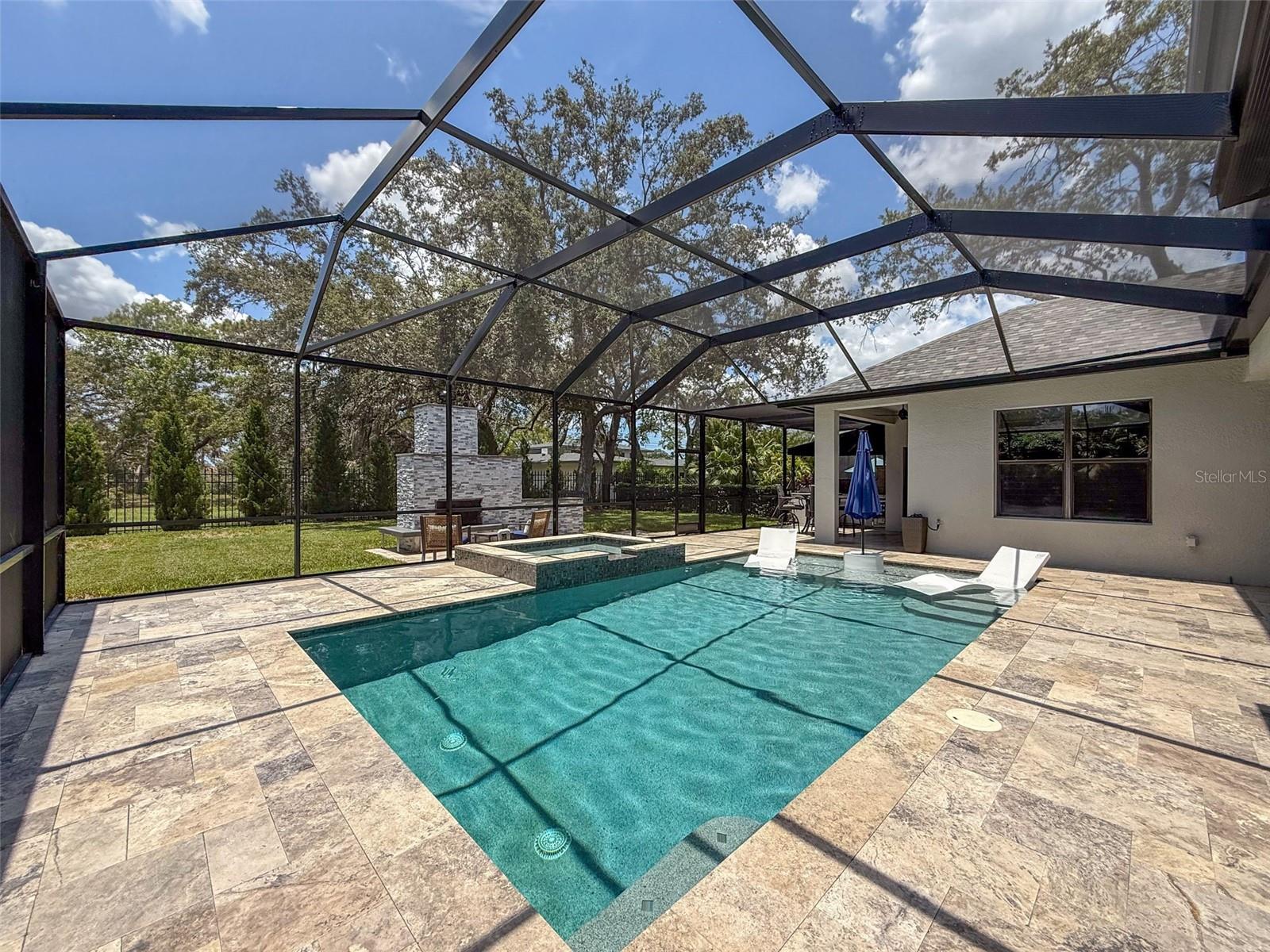 CHAMPIONS CLUB - Residential