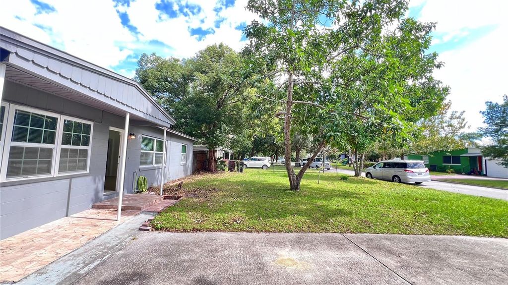 Photo of 2421 Laura Place, Orlando, FL 32803 (MLS # O6377930)