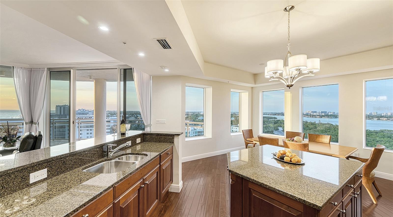 THE BEACH RESIDENCES - Residential