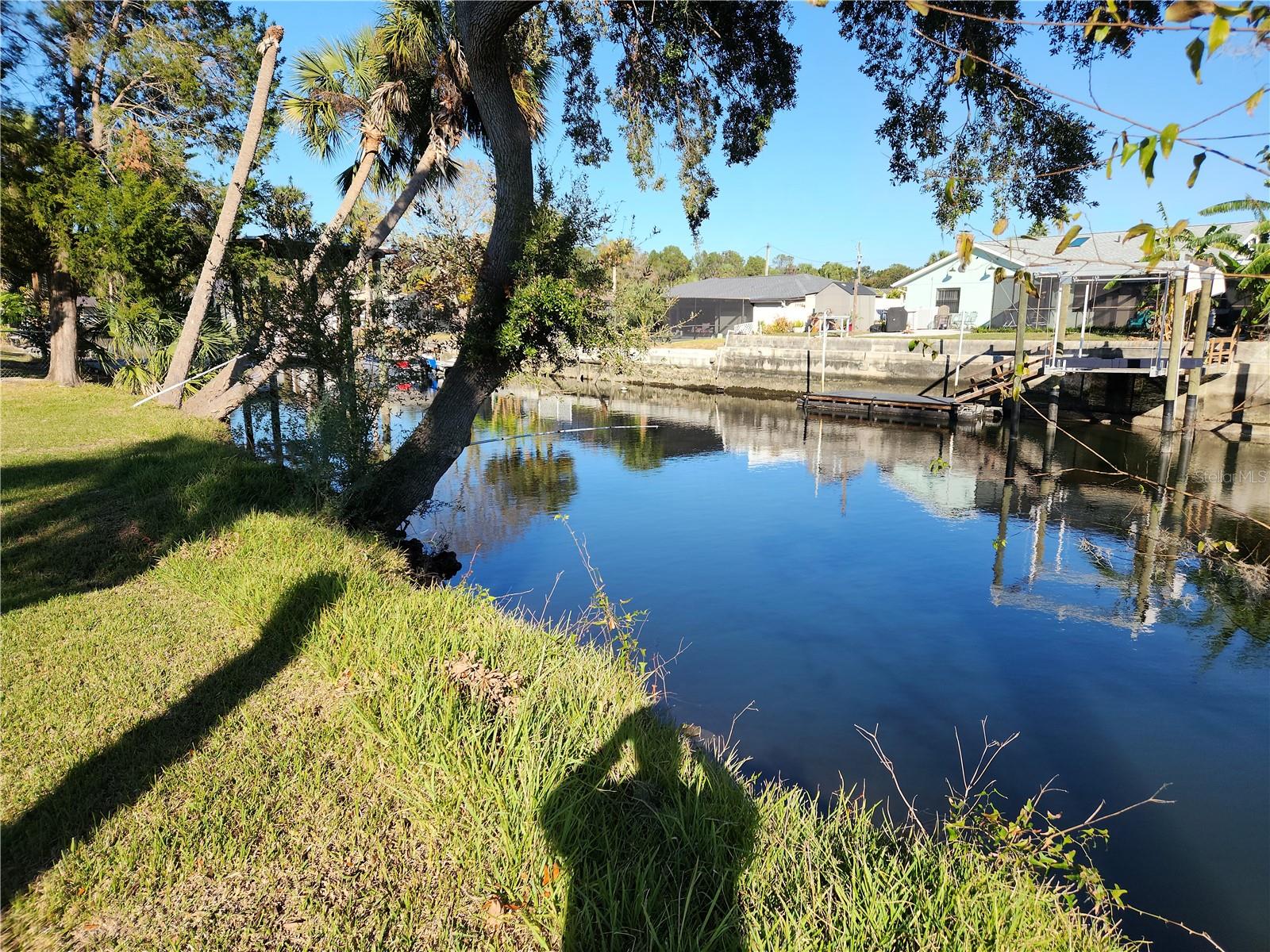 INDIAN WATERS - Land